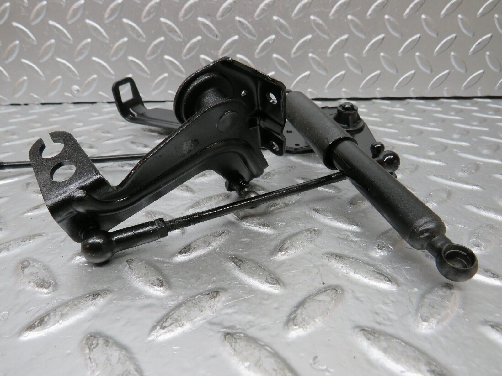 26985 Mercedes-Benz W123 240D Throttle Linkage