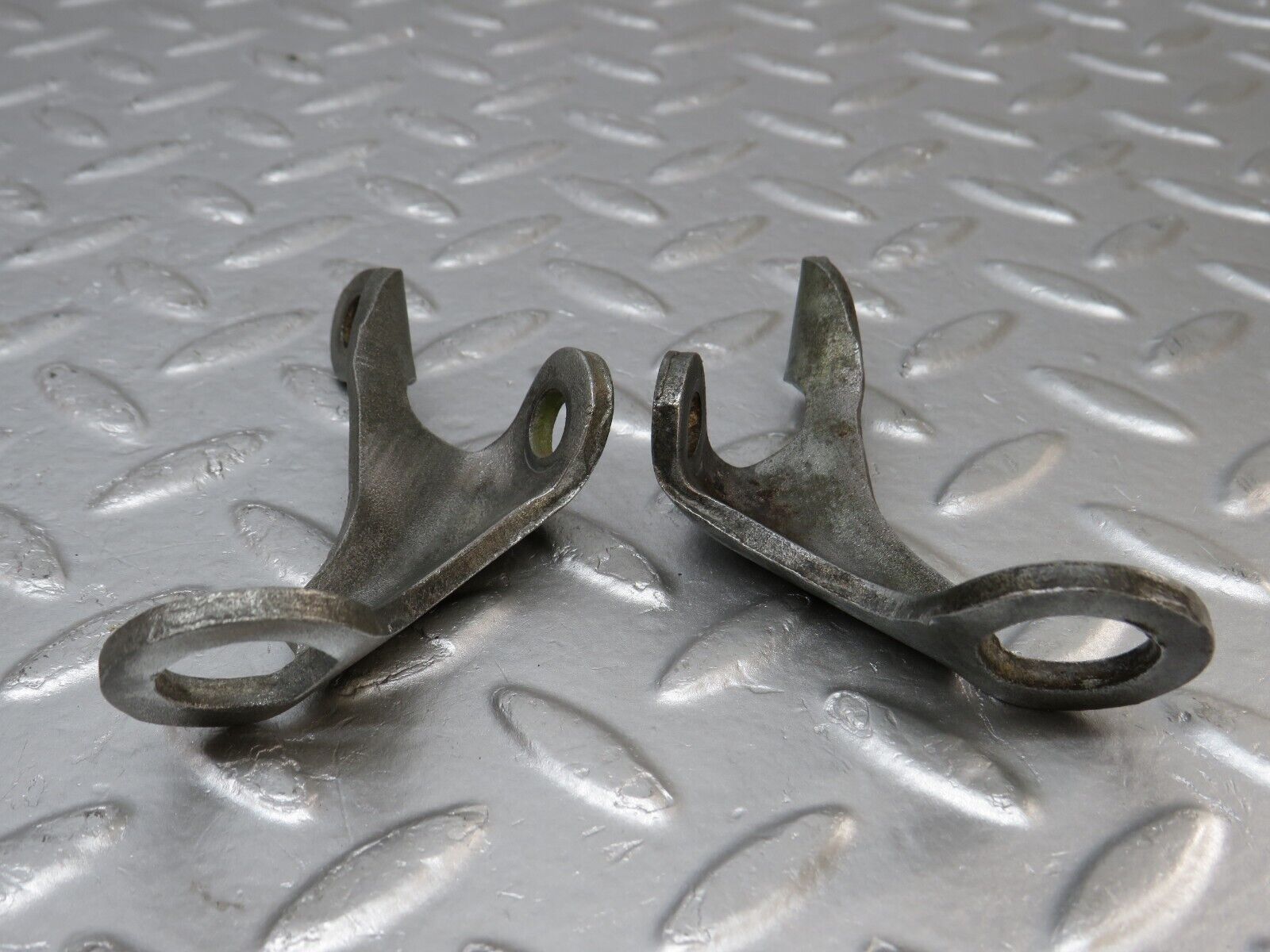 34490 Mercedes-Benz C126 380SEC Coupe Engine Lifting Eyes Hooks