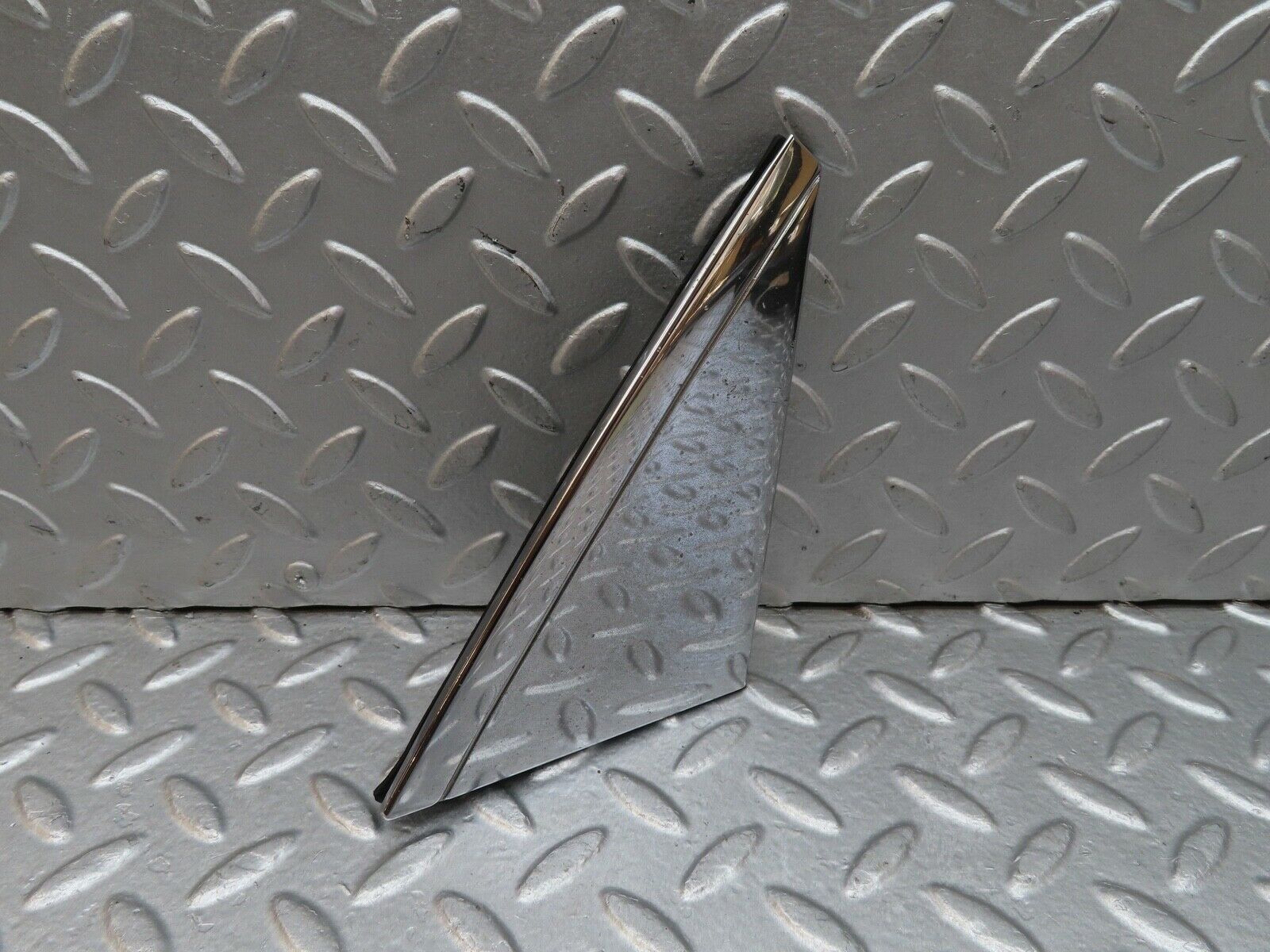 18106 Mercedes-Benz W123 200 Mirror Triangle Cover Right Side 1237250111