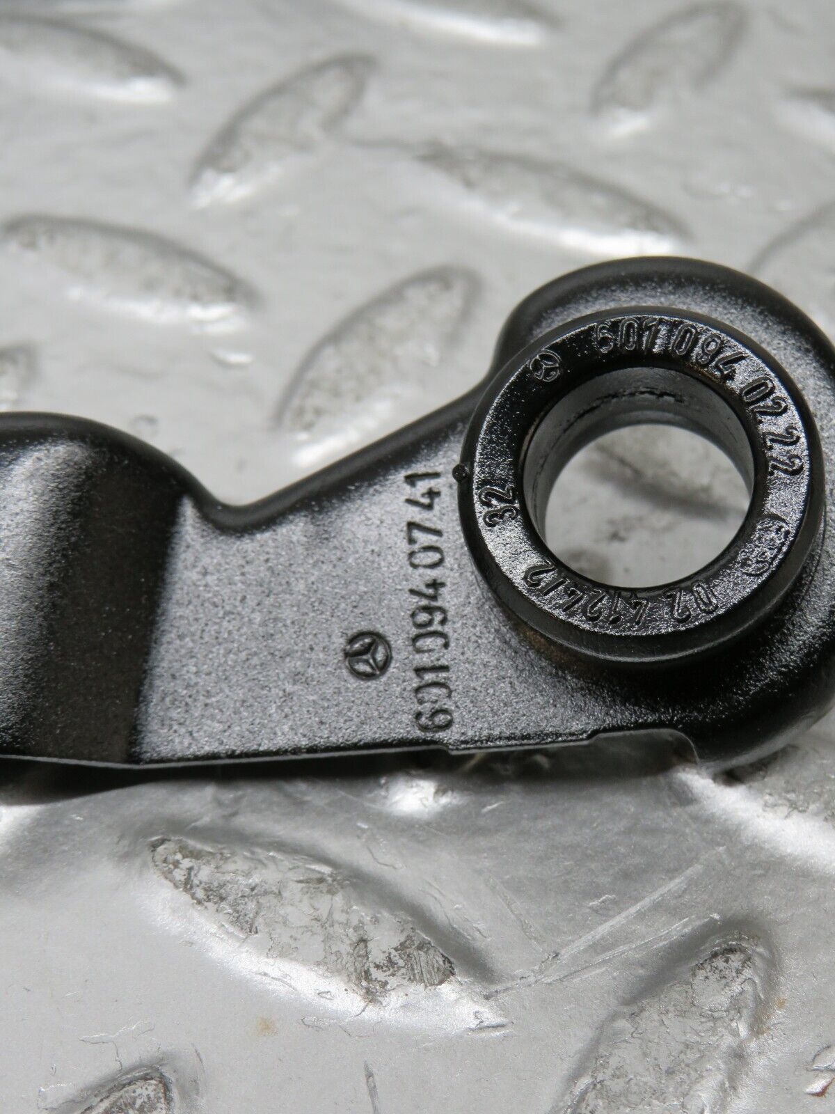 25283 Mercedes-Benz W201 190D Intake Manifold Bracket Cable Holder 6010940841