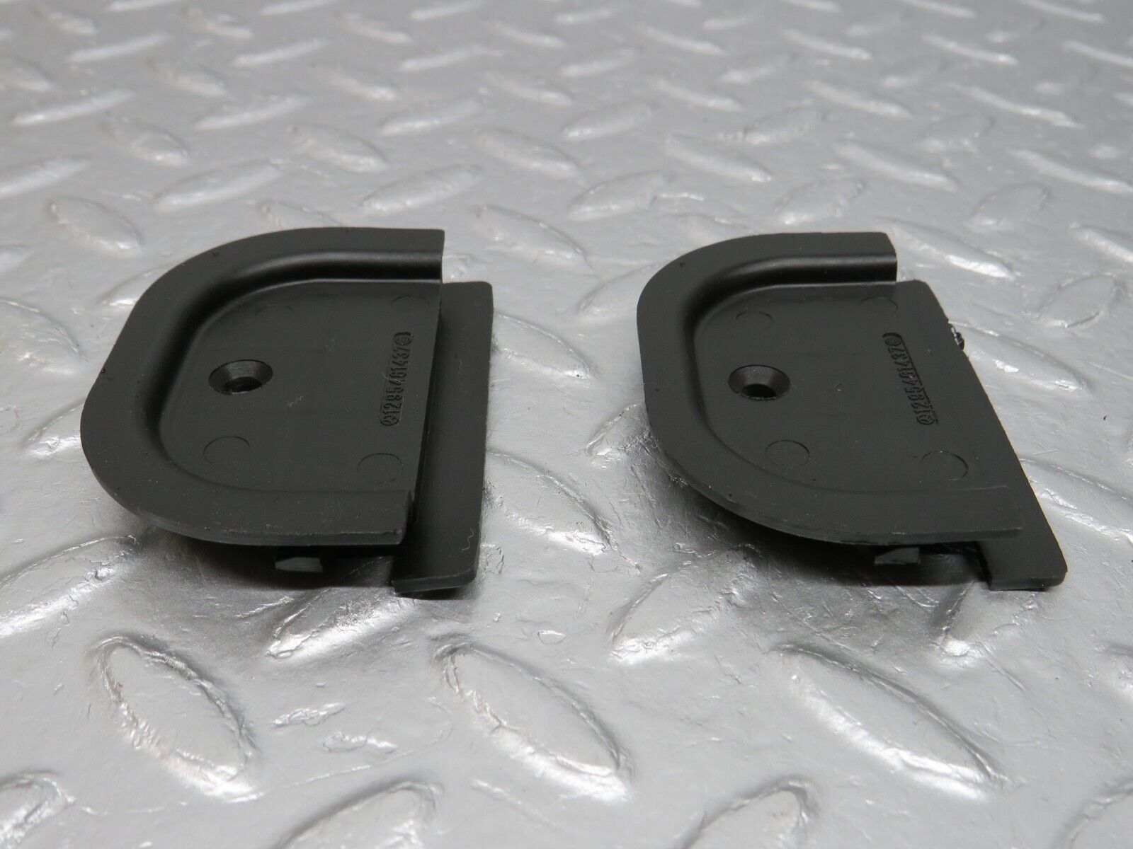 39766 Mercedes-Benz R129 320SL Coupe Front Panel Grommet 2x 1295461437