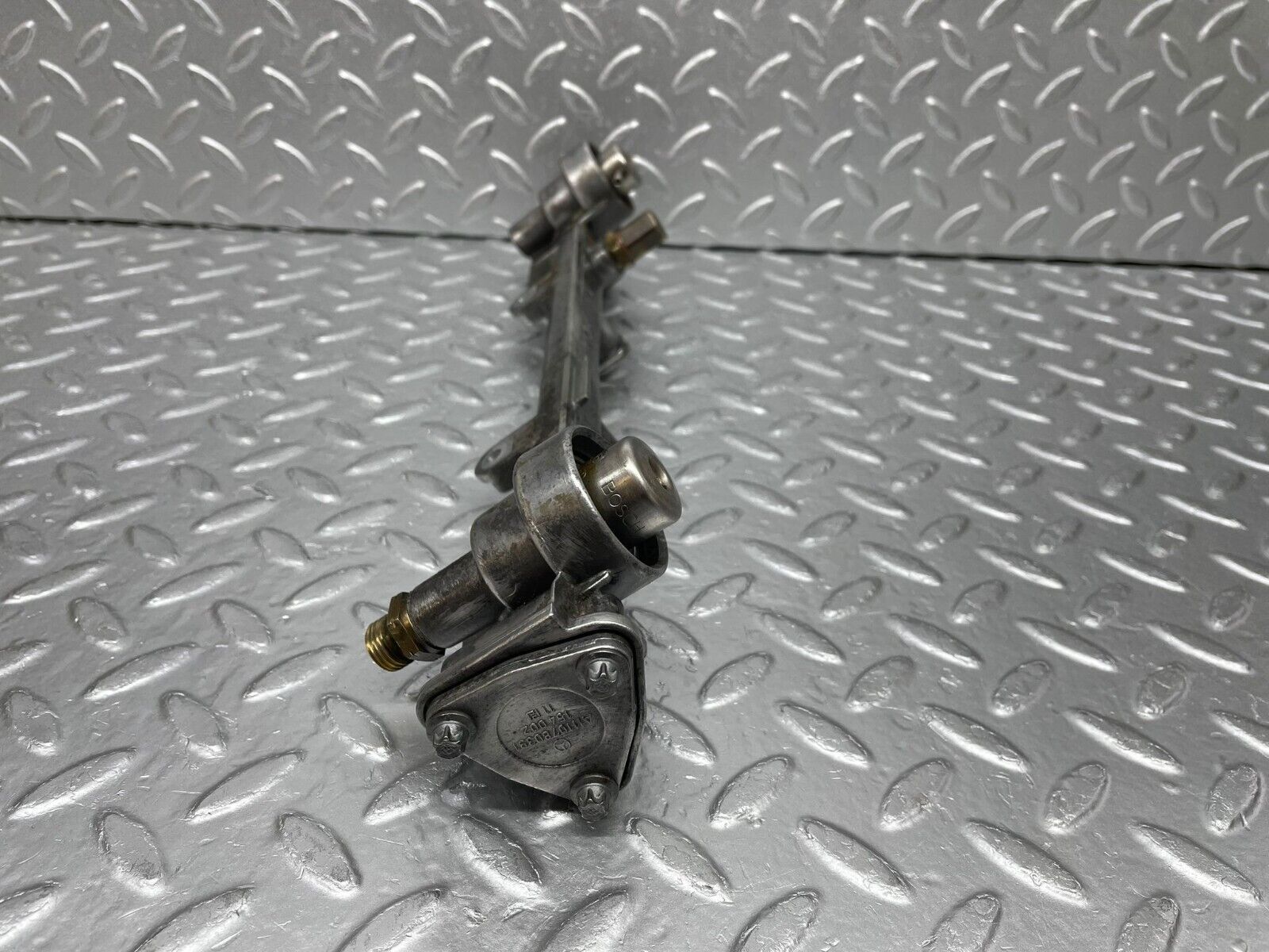 33400 Mercedes-Benz W202 C180 Fuel Injector Rail 11107845