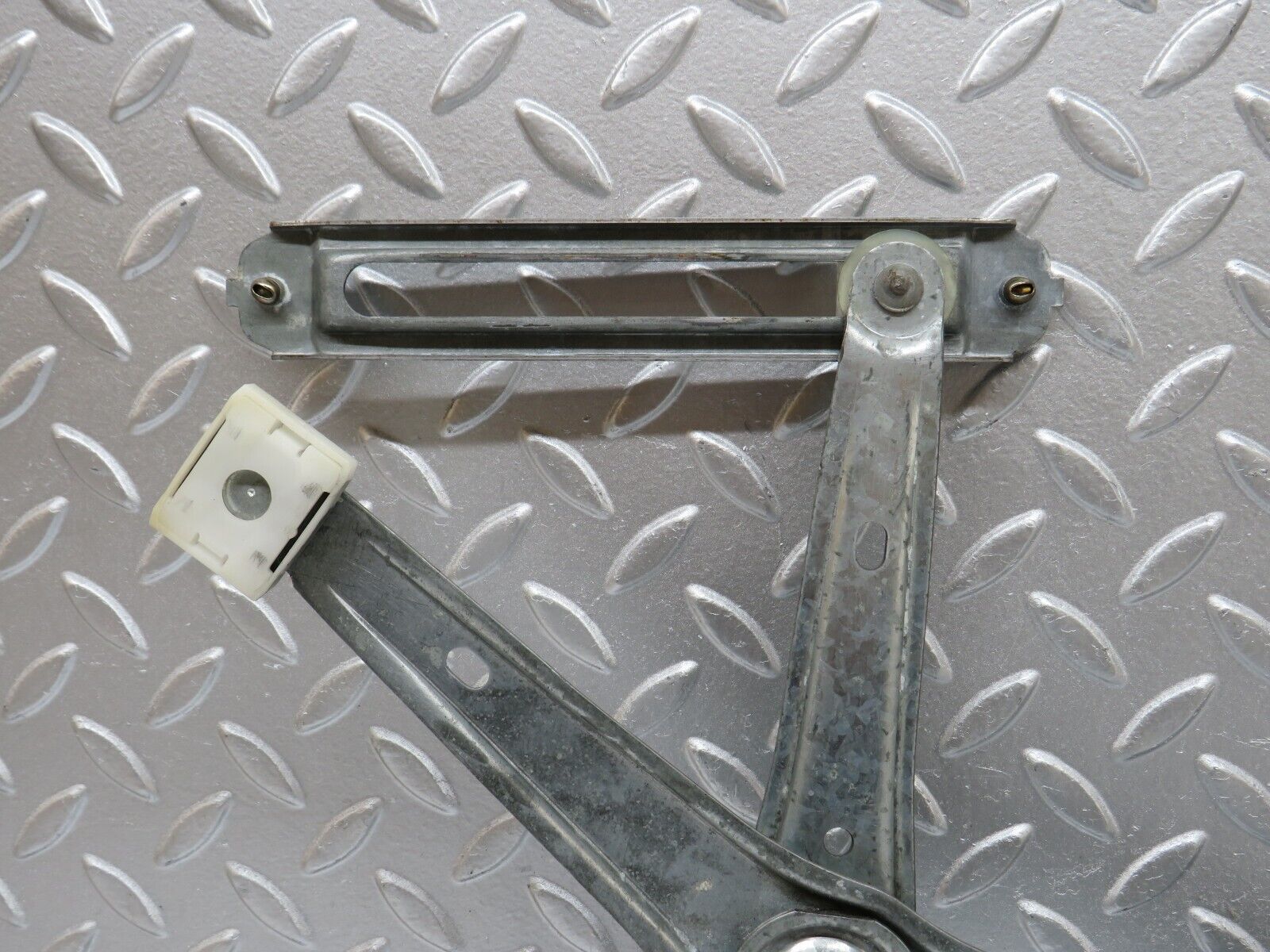 33391 Mercedes-Benz W202 C180 Front Right Power Window Regulator