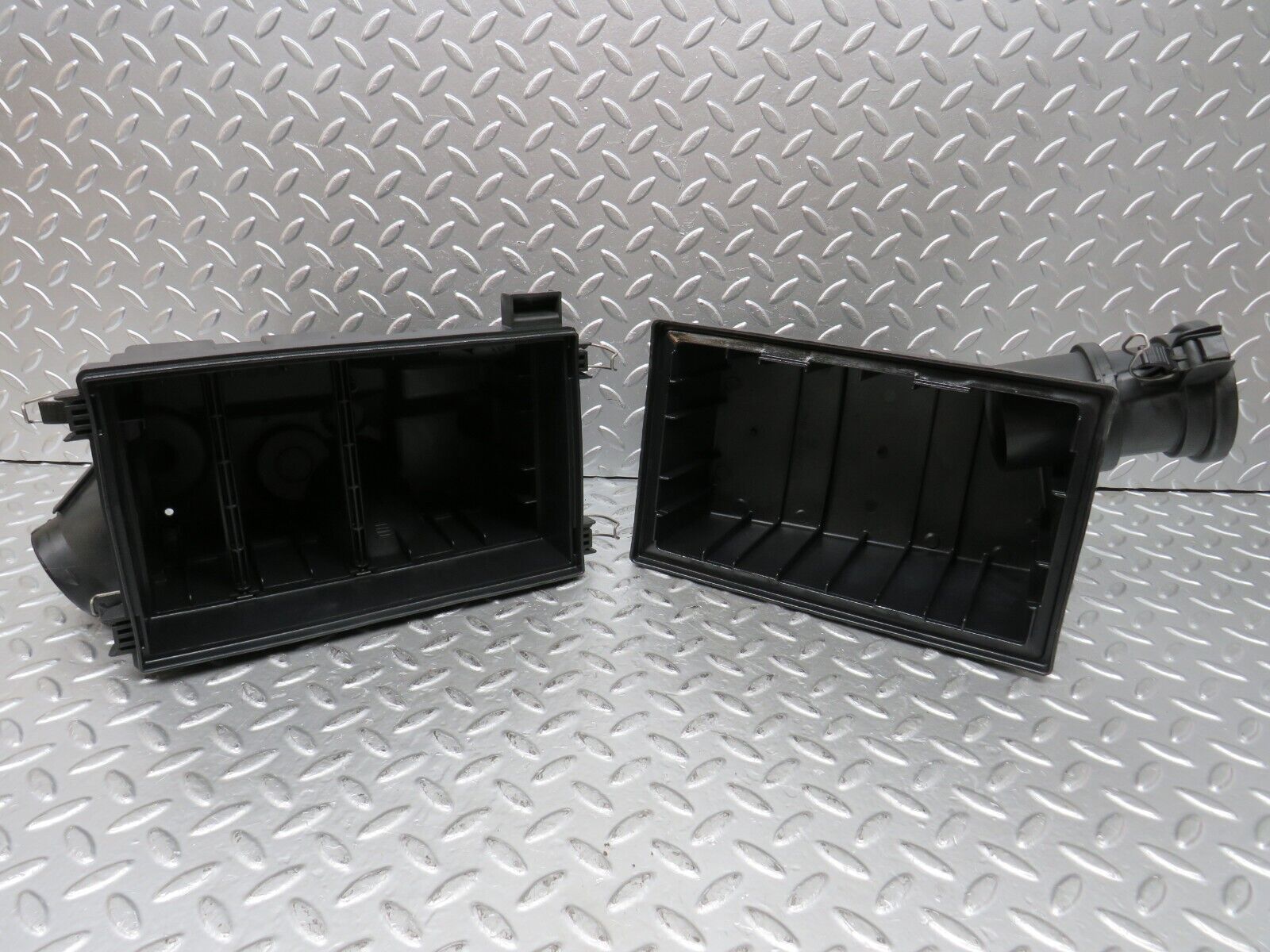 26438 Mercedes-Benz C124 220CE Coupe Air Filter Housing 1110940102