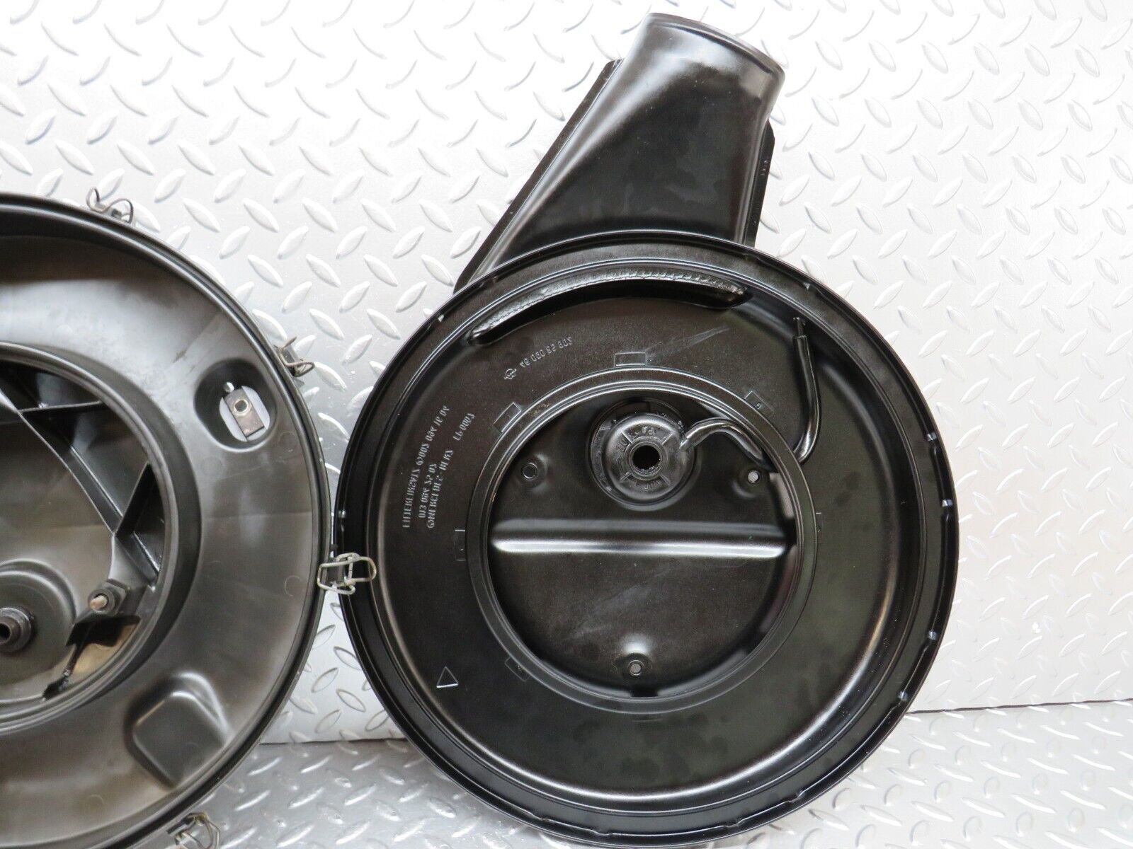 25443 Mercedes-Benz W123 200 Air Filter Box 0020941604