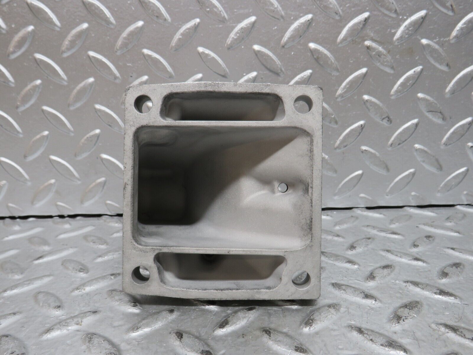 29033 Mercedes-Benz C124 320CE Coupe Engine Mount Bracket Left 6032236004