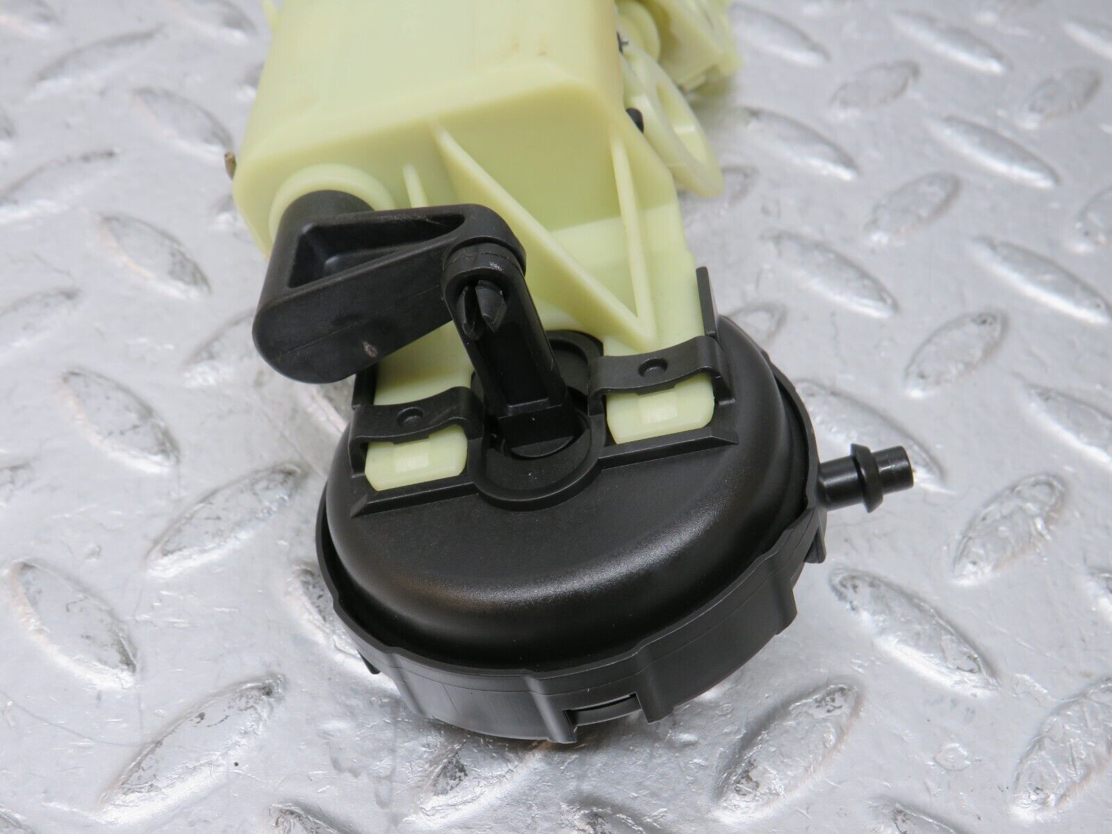 34909 Mercedes-Benz W210 320E Rear Headrest Folding Mechanism 400294B