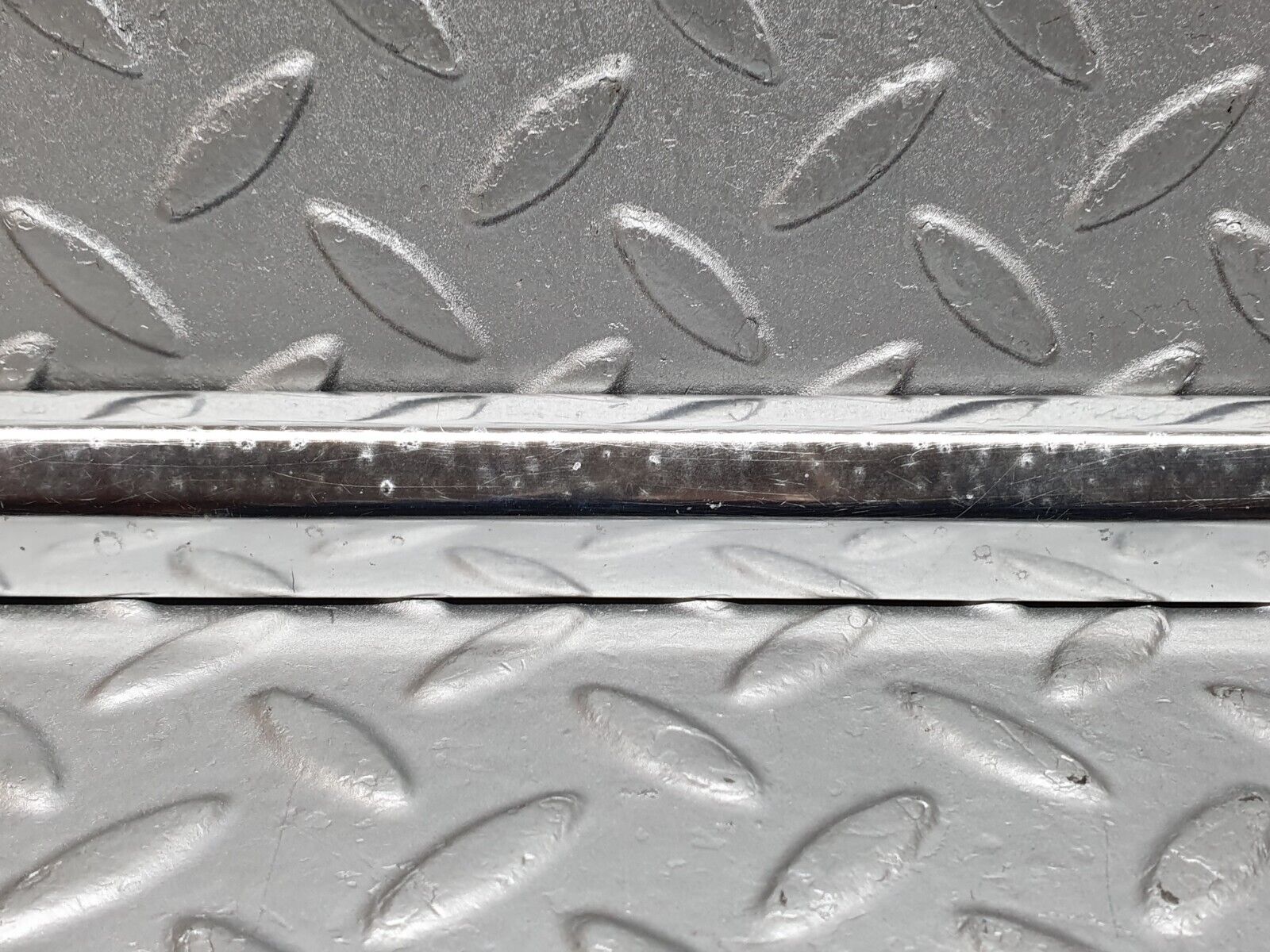 41190 Mercedes-Benz W126 300SE Front Left Door Chrome Moulding Trim