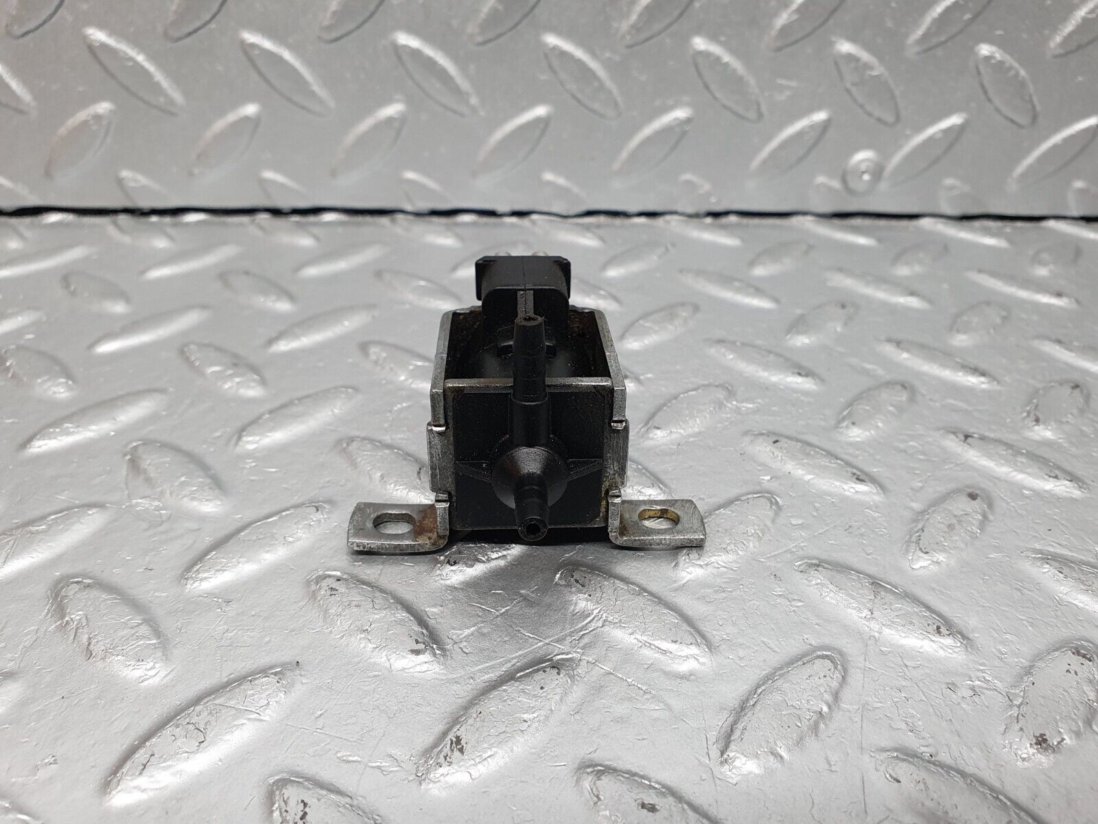 40947 Mercedes-Benz W126 300SE Vacuum Solenoid Binder 0015408697