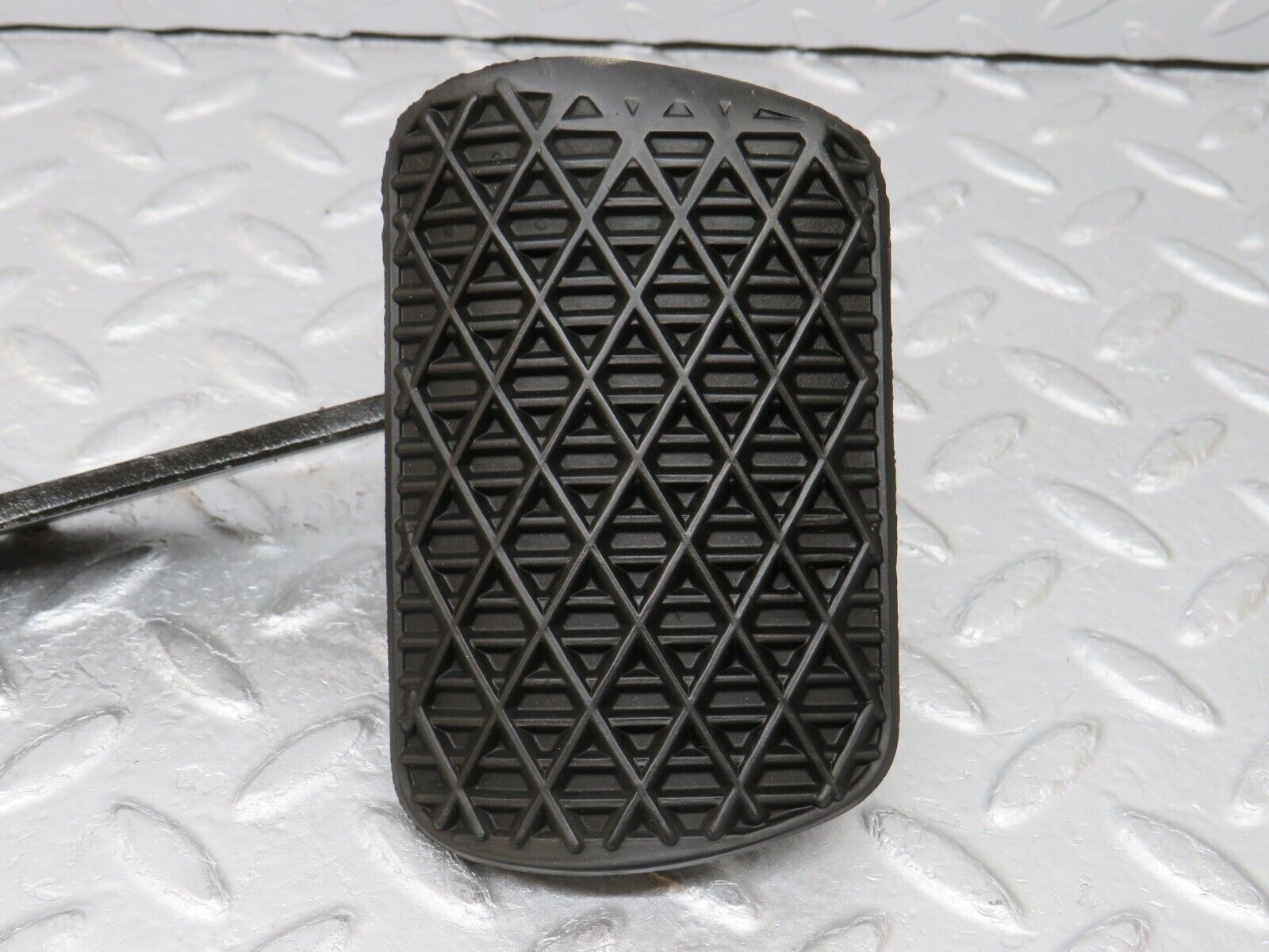 36536 Mercedes-Benz W201 190E 2.0L Brake Pedal With Rubber 1232910082