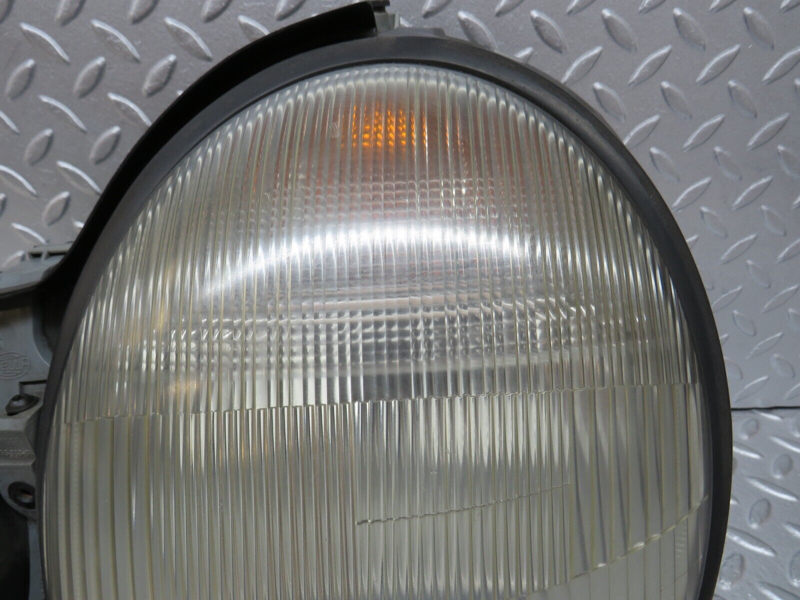 34849 Mercedes-Benz W210 320E Headlight Hella Left Side 15060700 2088000175