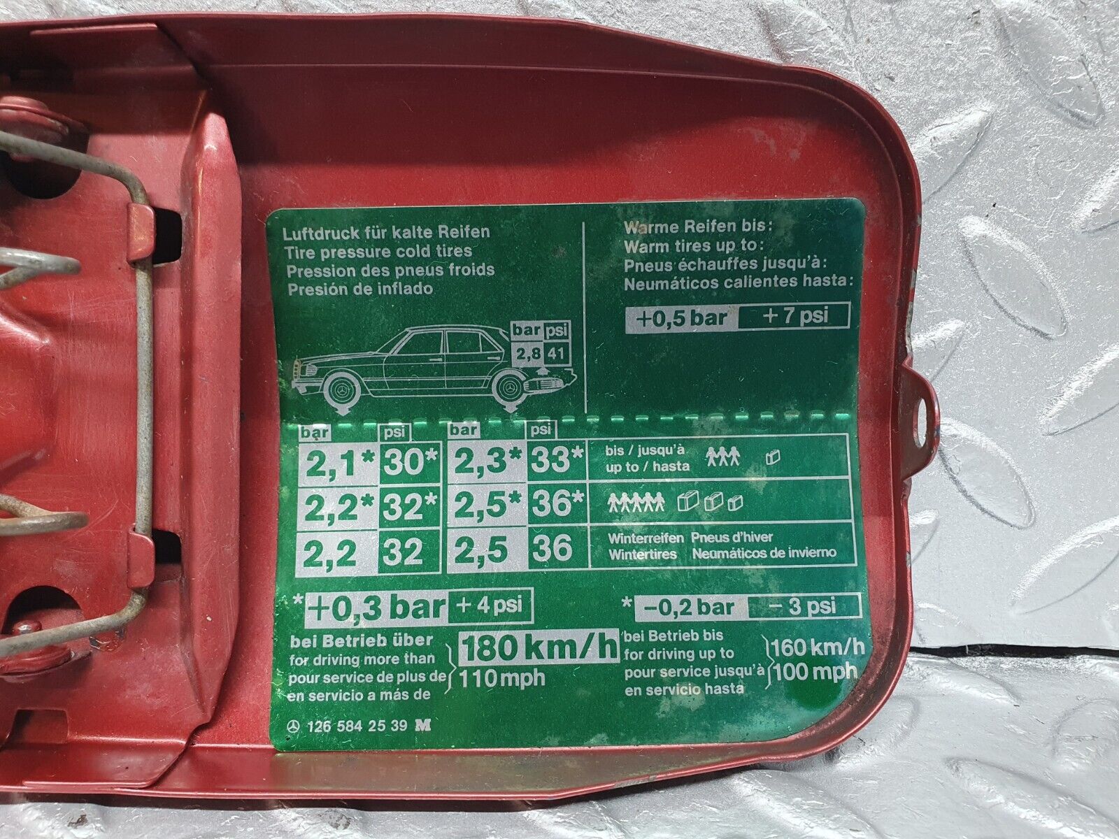 41001 Mercedes-Benz W126 300SE Fuel Tank Flap Cap 1265842539