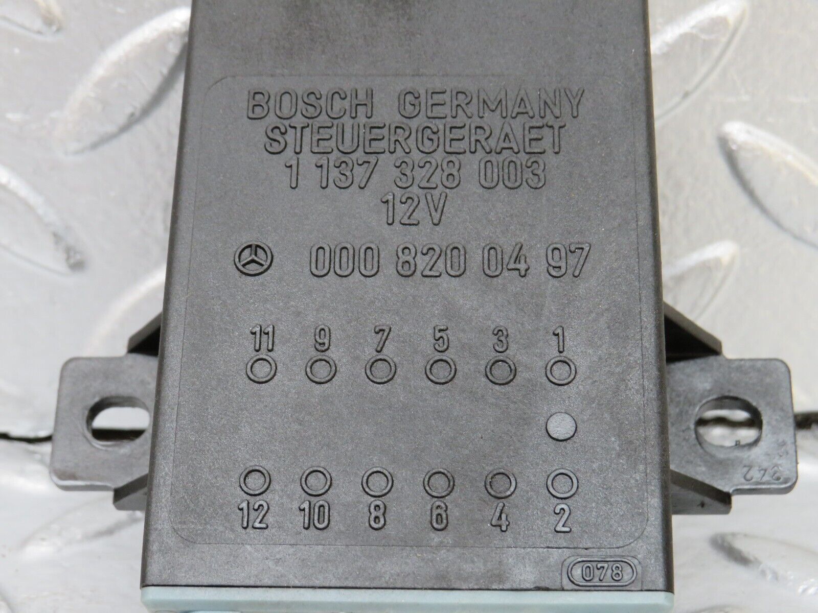 34401 Mercedes-Benz C126 380SEC Coupe Seat Belt Presenter Relay 1137328003