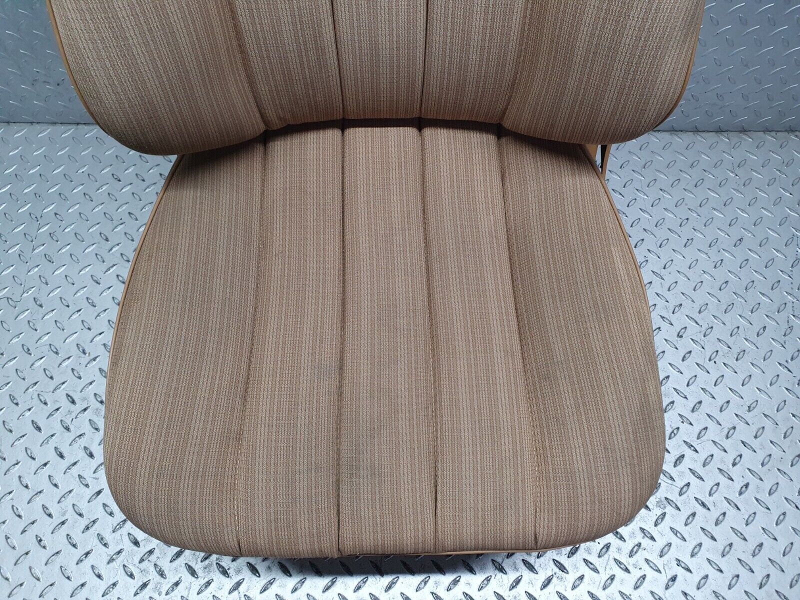 41374 Mercedes-Benz W124 200E Front Right Driver Side Seat Palomino 1249101050