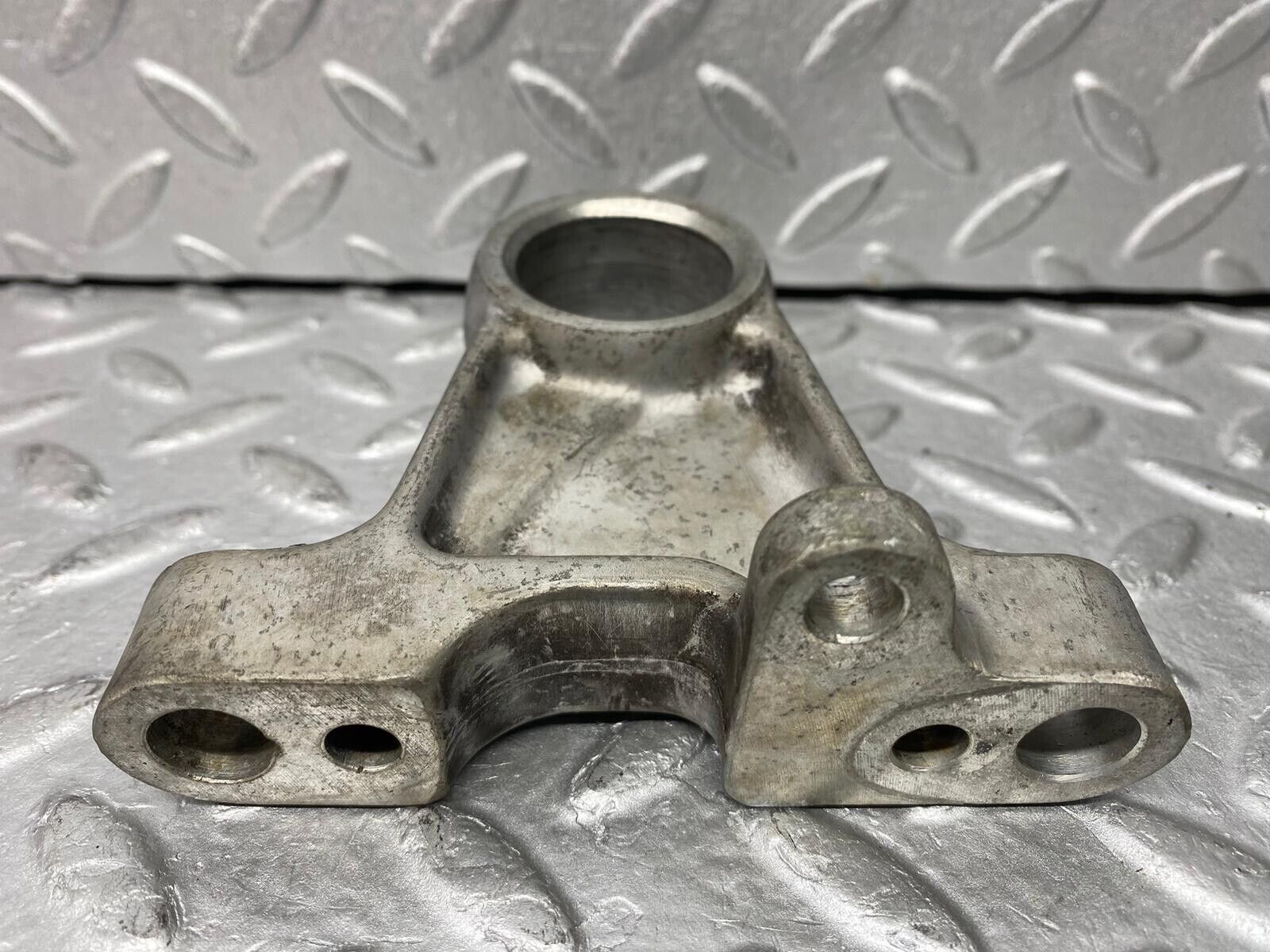 1711 Mercedes-Benz W105 219 PONTON Camshaft Tower Bearing 1800511510