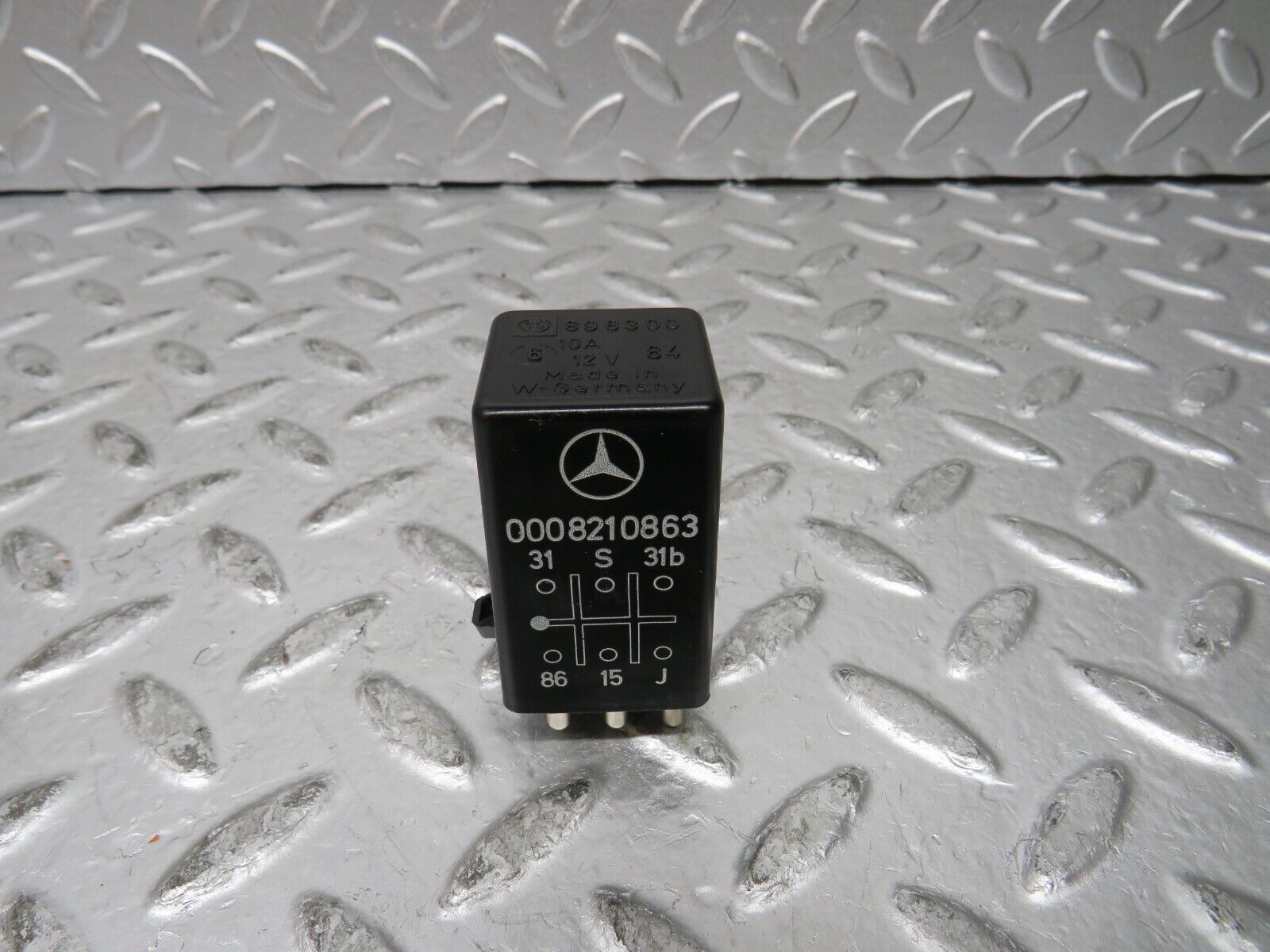 27194 Mercedes-Benz W123 280E Intermittent Wiper Relay 0008210863