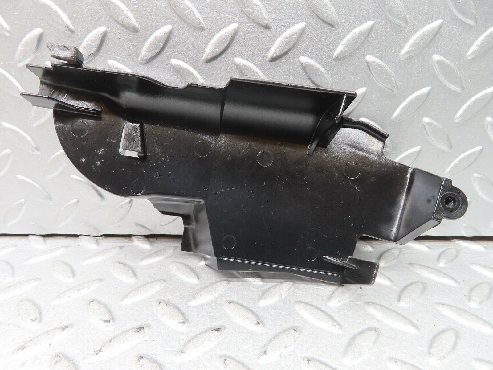 21627 Mercedes-Benz W126 300SE Front Left Door Lock Inner Cover 1267230308