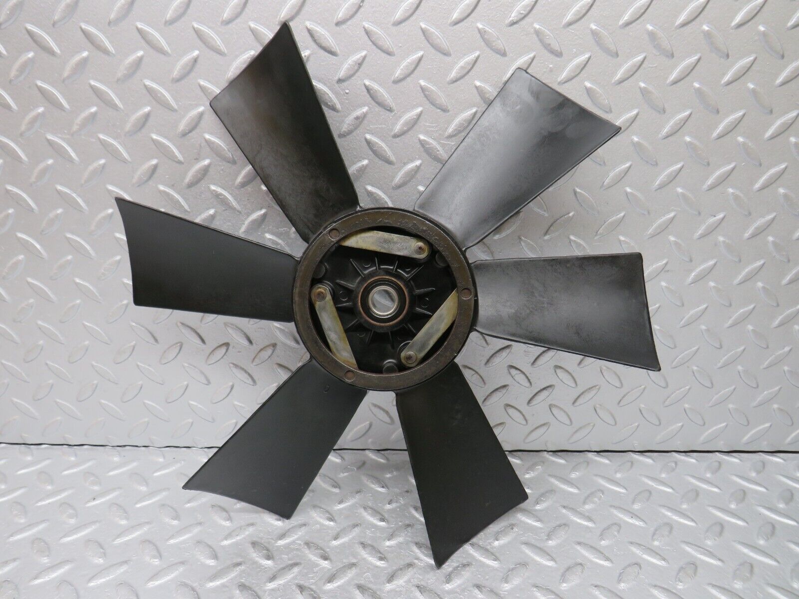 36651 Mercedes-Benz W201 190E 2.0L Engine Cooling Fan 1022050506