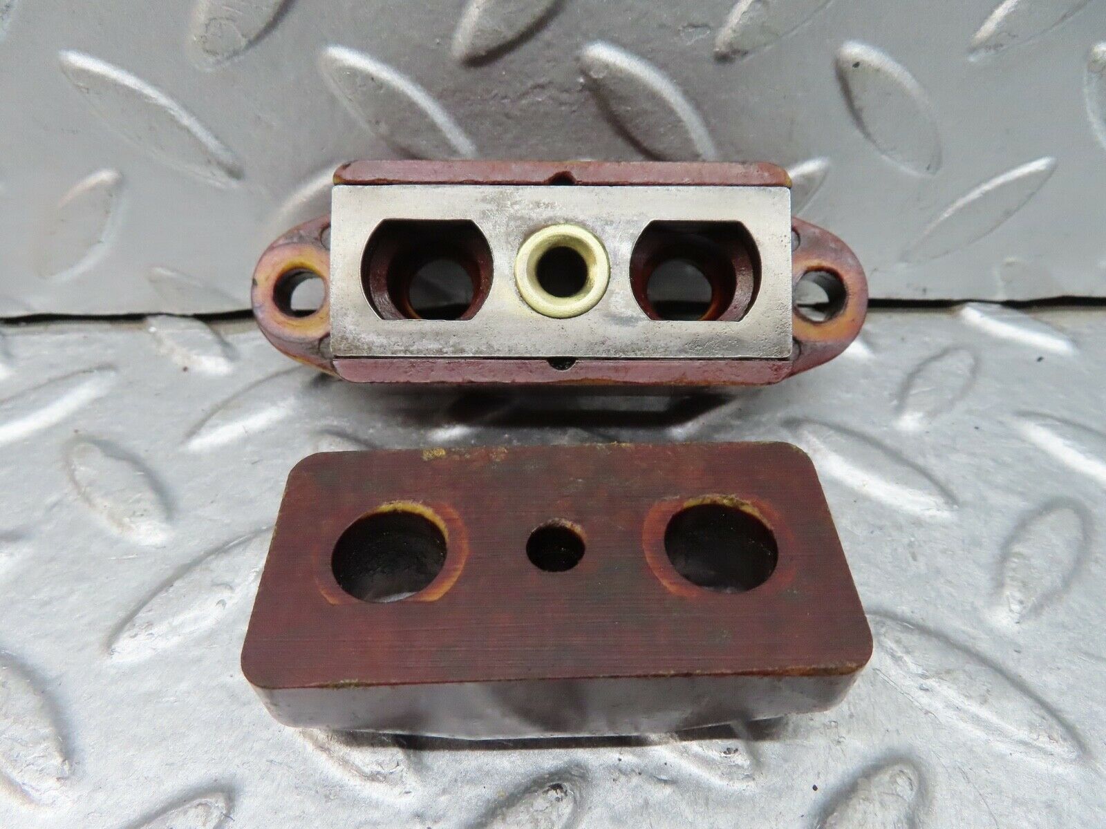 18264 Mercedes-Benz W111 220SE Coupe Fuel Injector Bracket