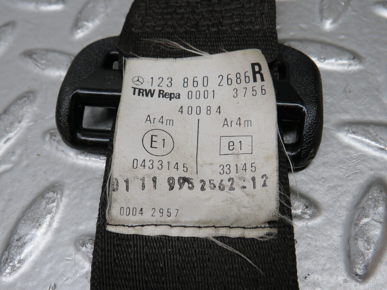 28634 Mercedes-Benz W123 280E Front Right Seat Belt 1238602686