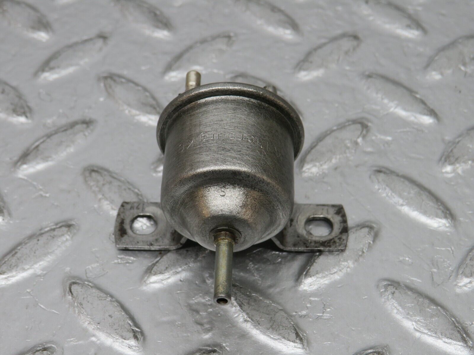 0780 Mercedes-Benz C107 350SLC Coupe Vacuum Check Valve