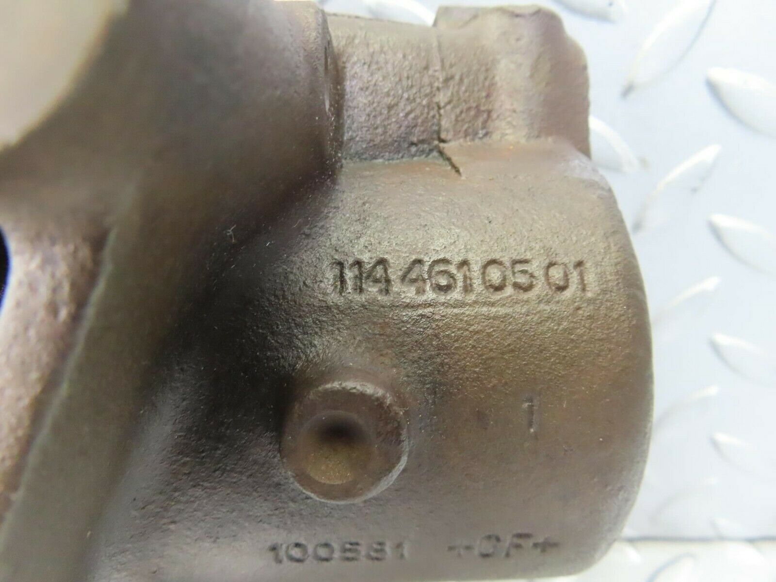 8909 Mercedes-Benz W114 Steering Box 1144610501