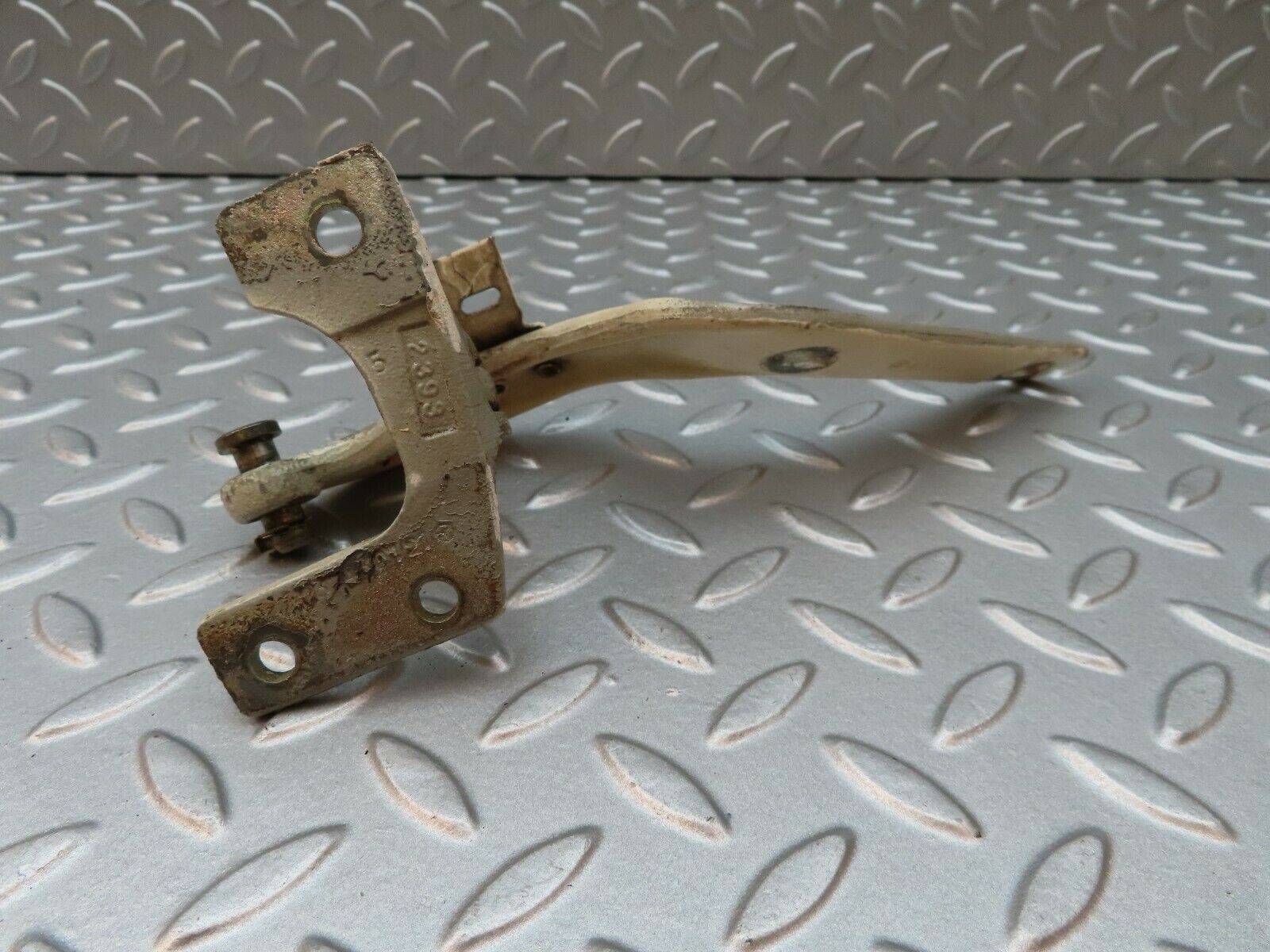 3786 Mercedes-Benz S123 200T Wagon Tailgate Hinge Left Side 1237400137