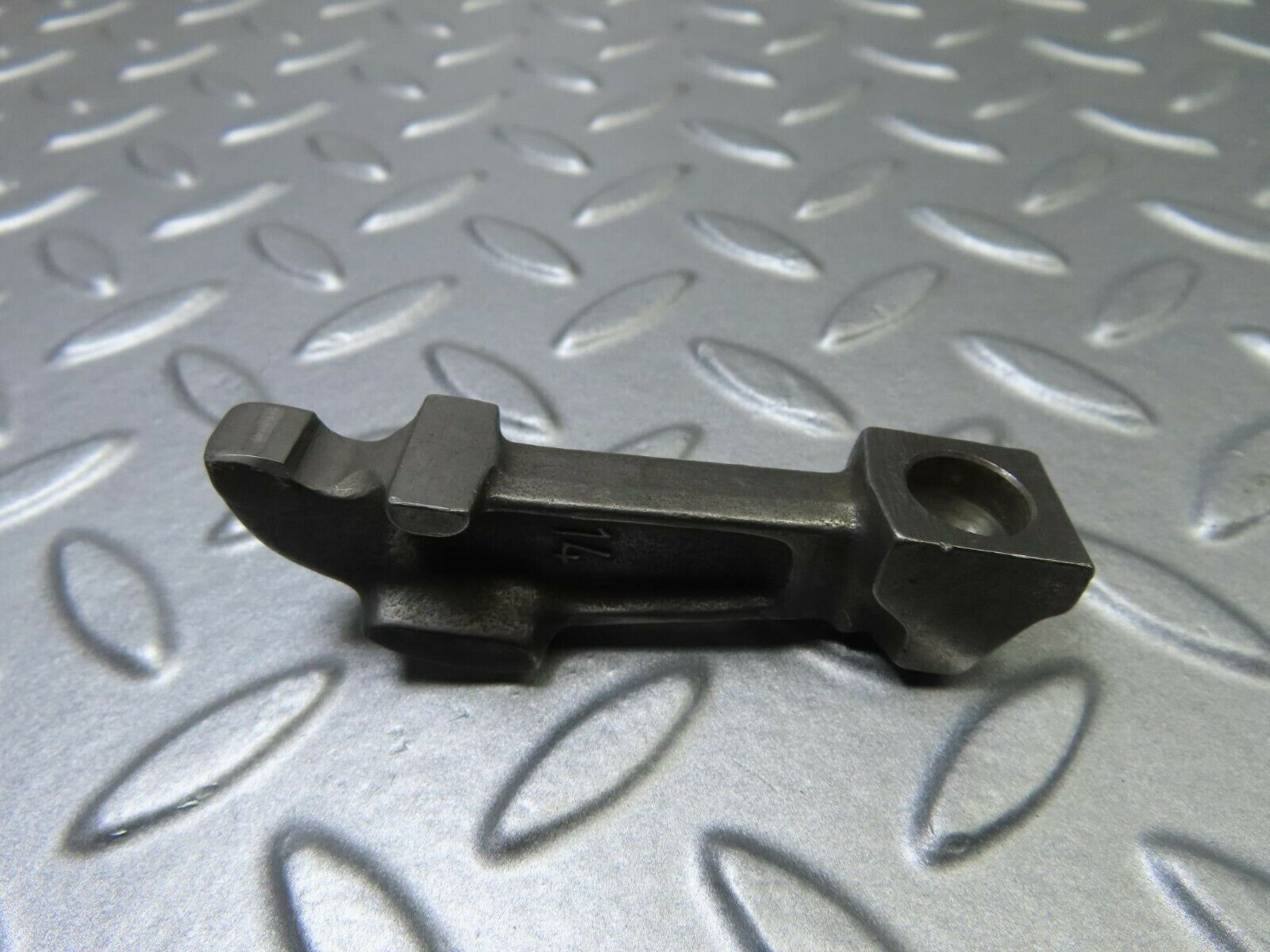 9129 Mercedes-Benz W108 Valve Rocker Arm With Retaining Spring