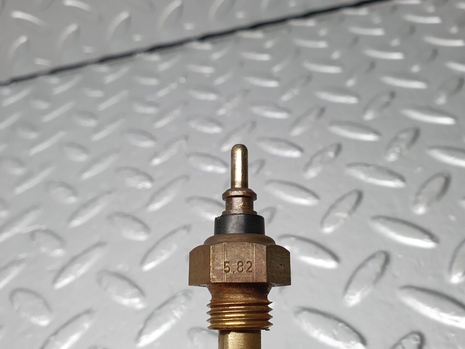 40860 Mercedes-Benz W123 300D Coolant Temperature Sensor Beru 0055422617