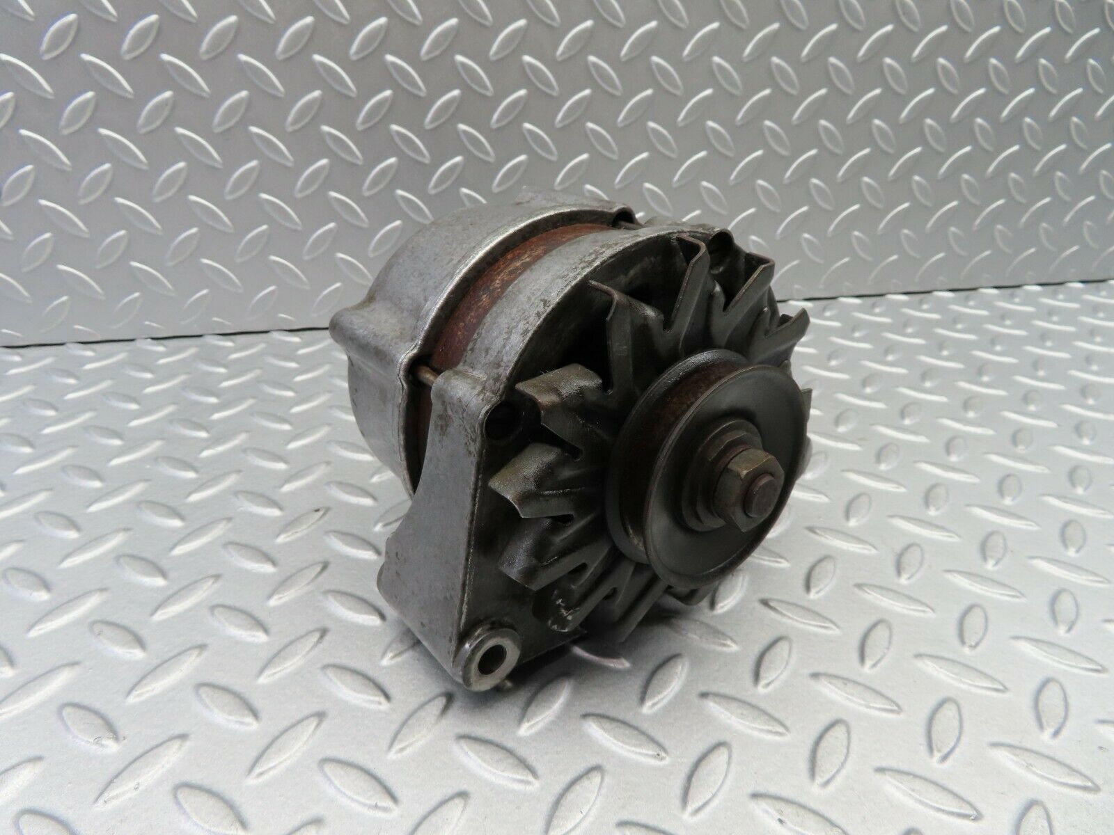 5978 Mercedes-Benz W123 200 Alternator