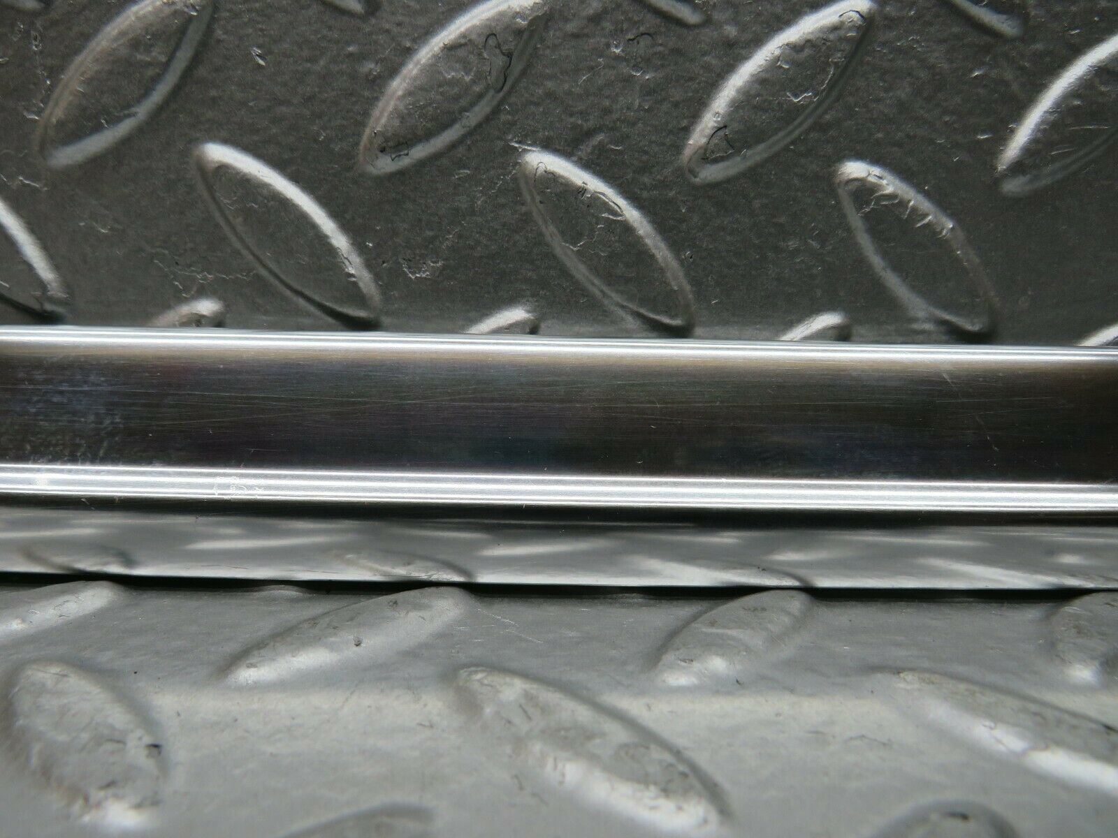 22738 Mercedes-Benz C107 450SLC Coupe Left Door Chrome Trim