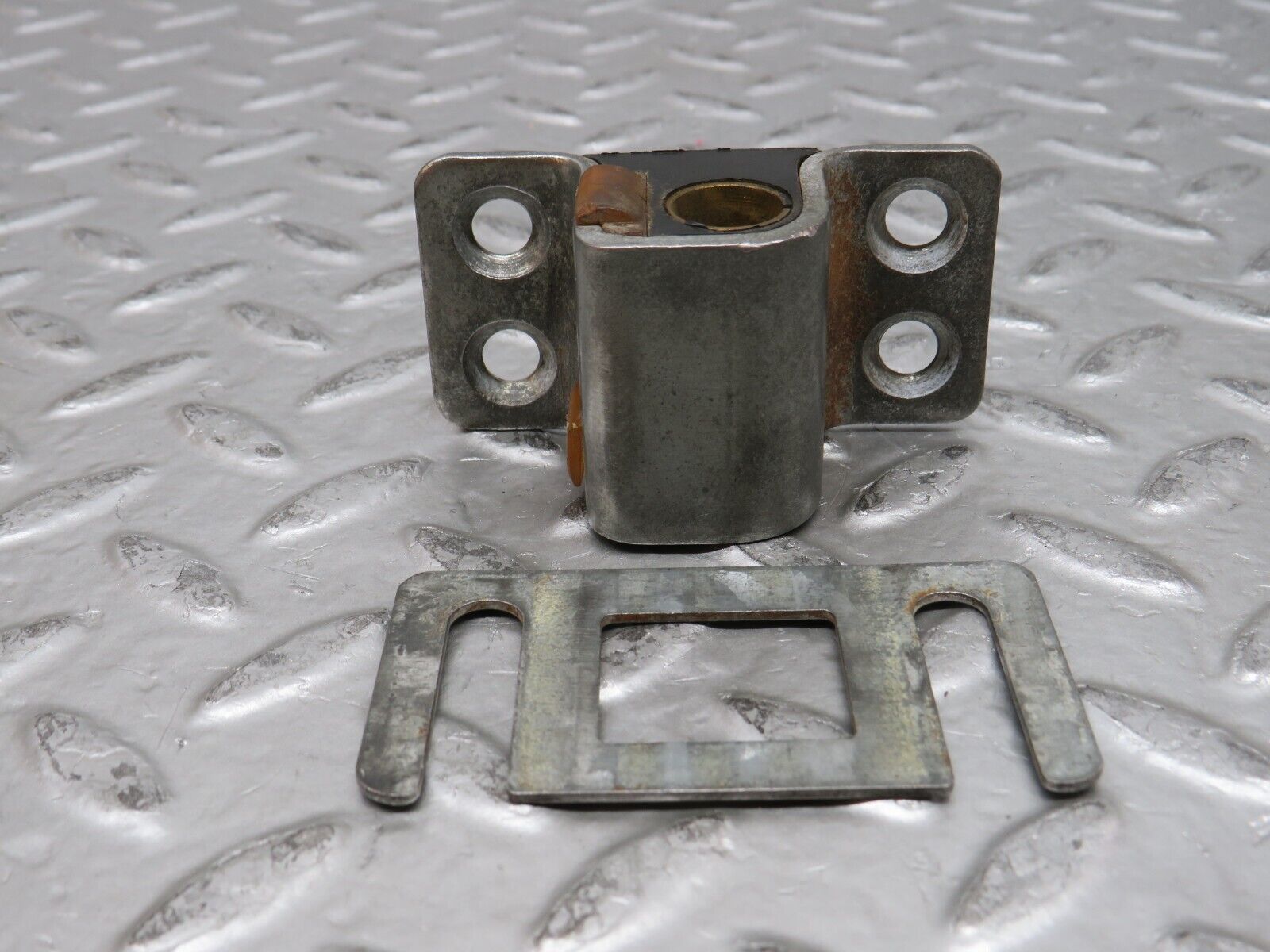 27945 Mercedes-Benz W123 280E Door Lock Latch Right Side