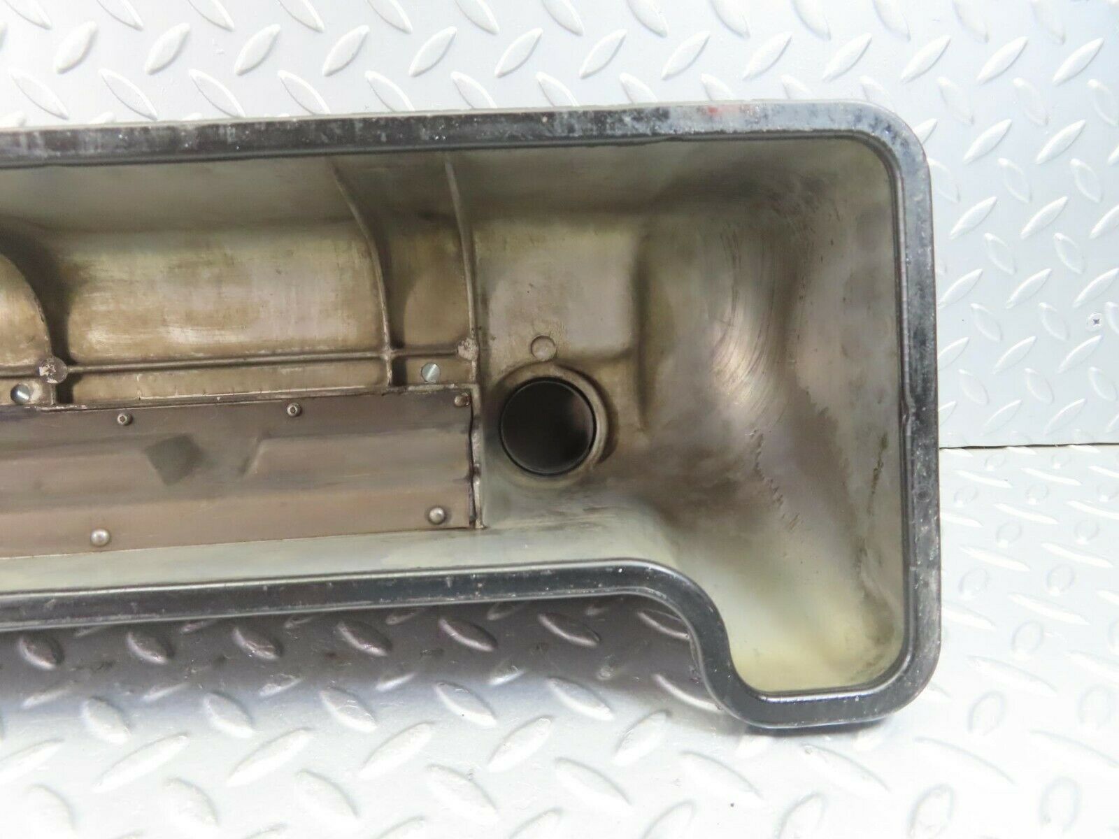 10197 Mercedes-Benz W111 220SE Cylinder Head Valve Cover 1800161305