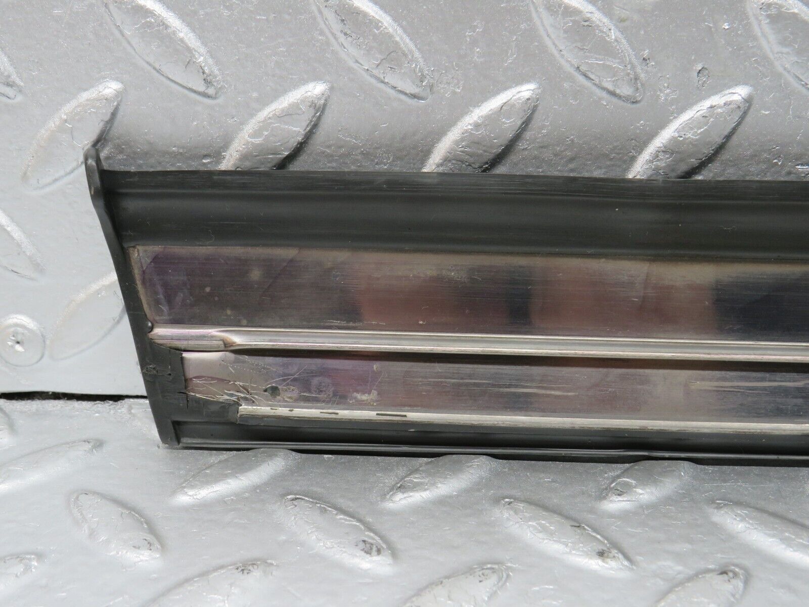 33781 Mercedes-Benz W201 190E 2.0L Front Right Fender Wing Lower Moulding Trim