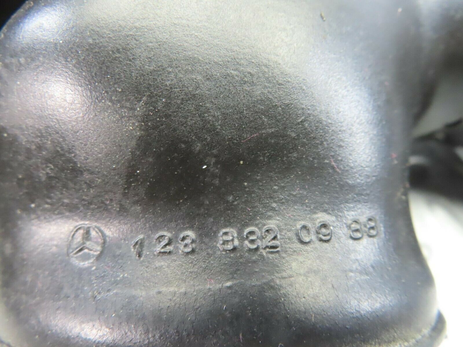 9120 Mercedes-Benz W123 Air Duct Hose Rubber 1238320988