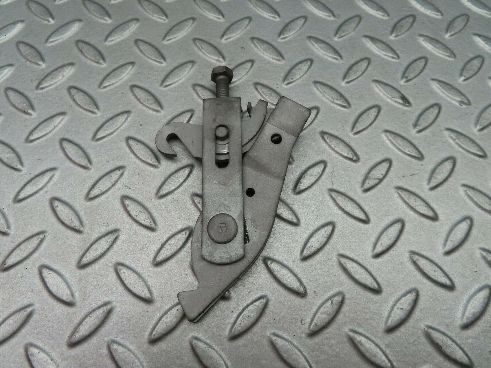 5640 Mercedes-Benz W124 230E Handbrake Adjusting Handbrake Regulator