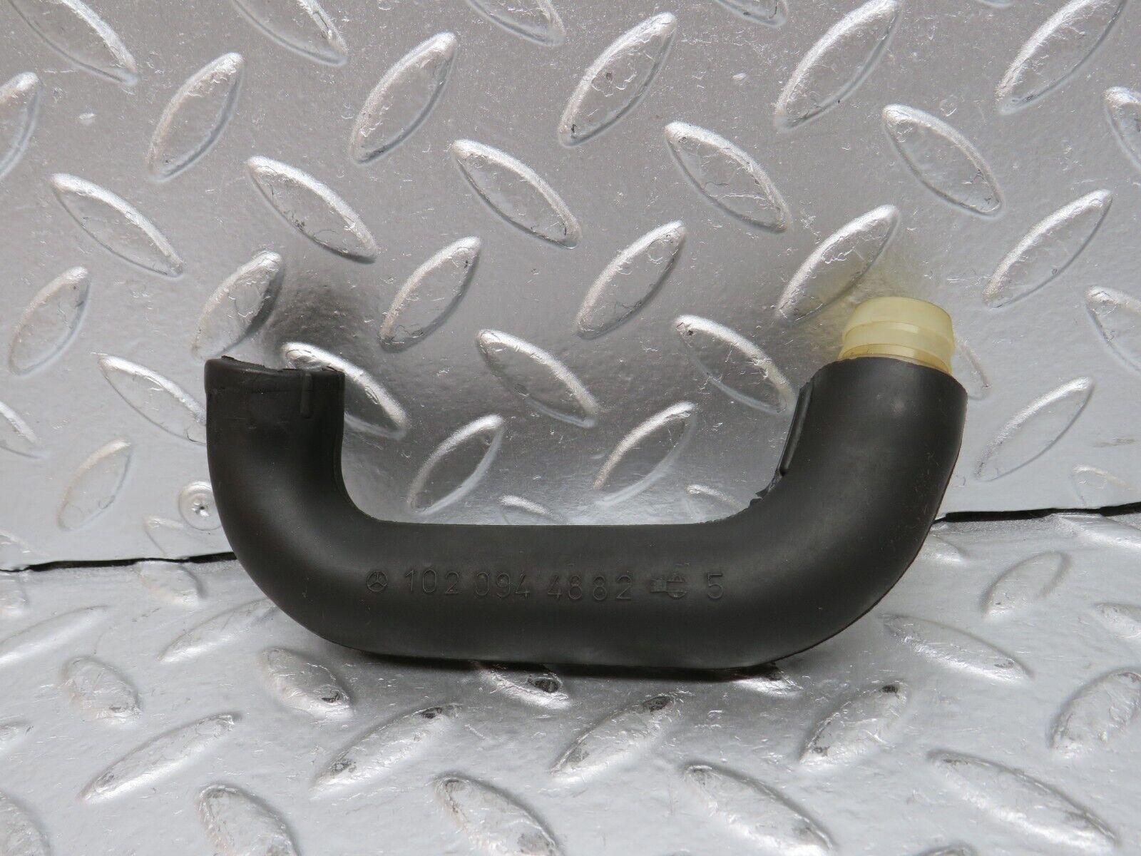 31790 Mercedes-Benz W201 190LE 1.8L Crankcase Breather Pipe 1020944882