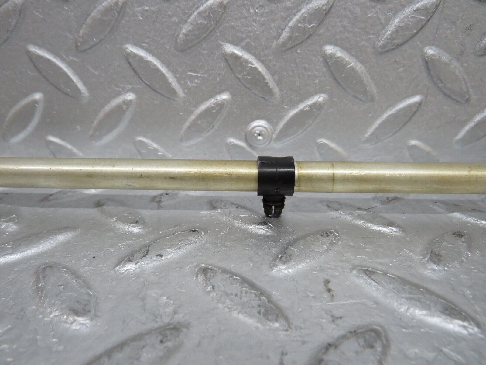 37140 Mercedes-Benz C126 420SEC Coupe Camshaft Oil Tube