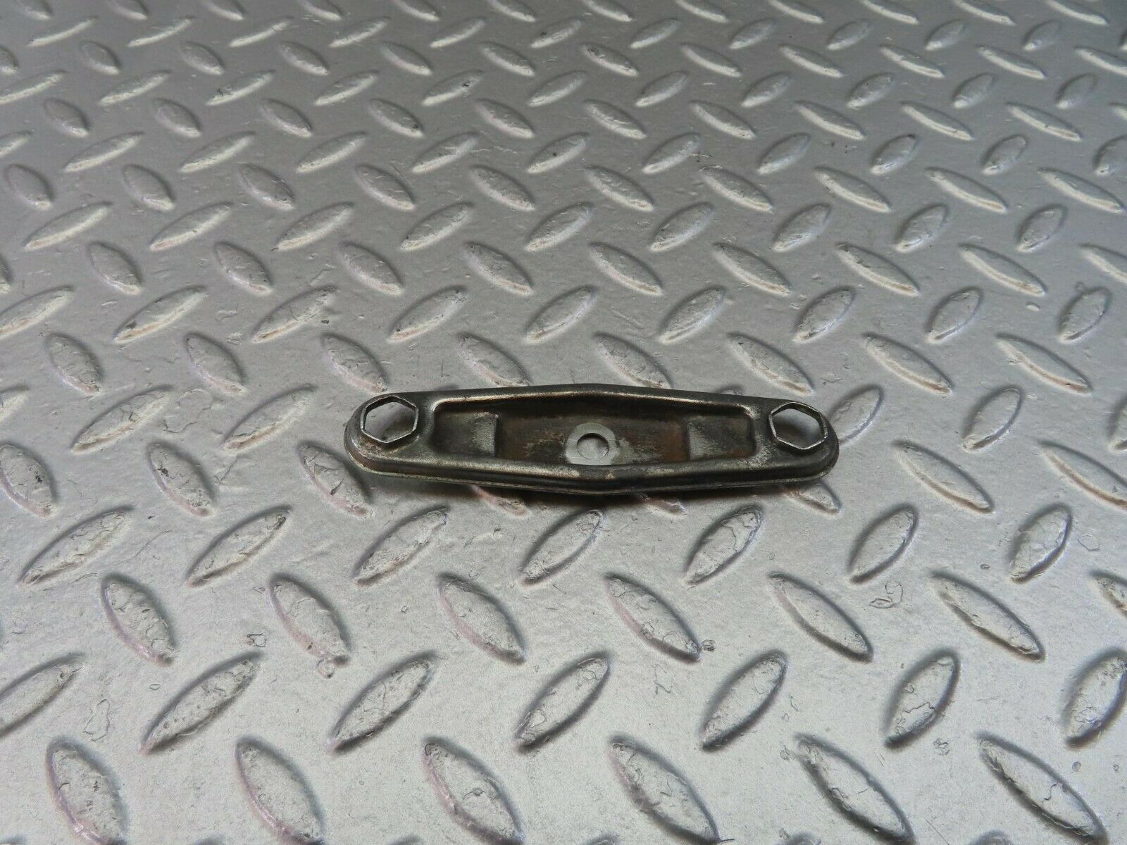 10549 Mercedes-Benz W201 190E Fuel Injector Nozzle Clamp Bracket