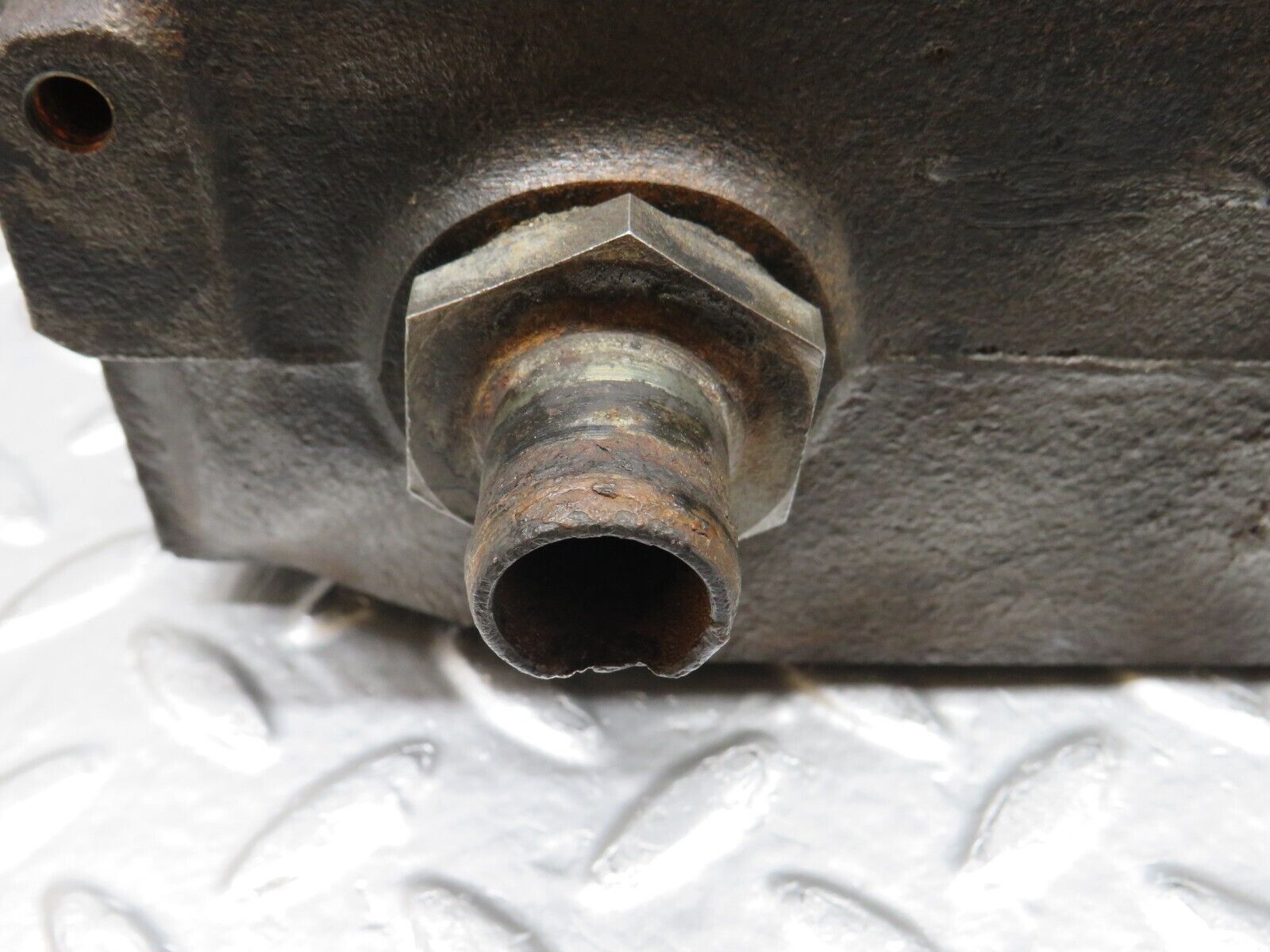 31138 Mercedes-Benz W123 200D Cylinder Head 6150162301