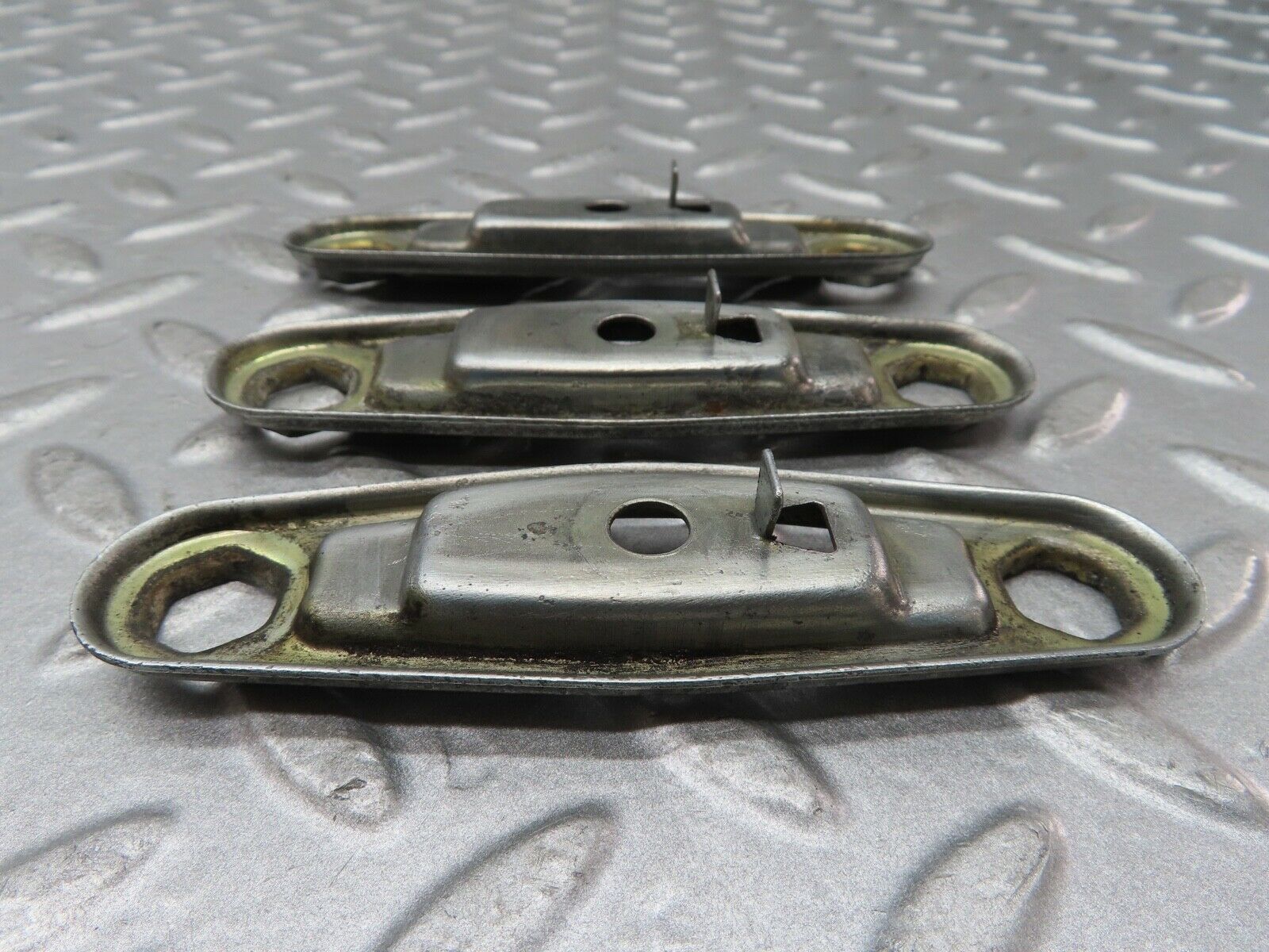 16951 Mercedes-Benz C123 280CE Coupe Fuel Injector Bracket 3pcs