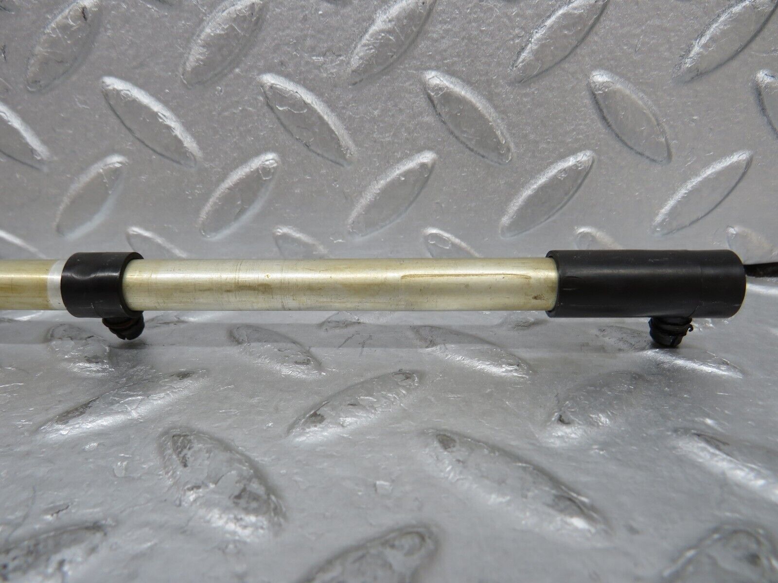 37140 Mercedes-Benz C126 420SEC Coupe Camshaft Oil Tube