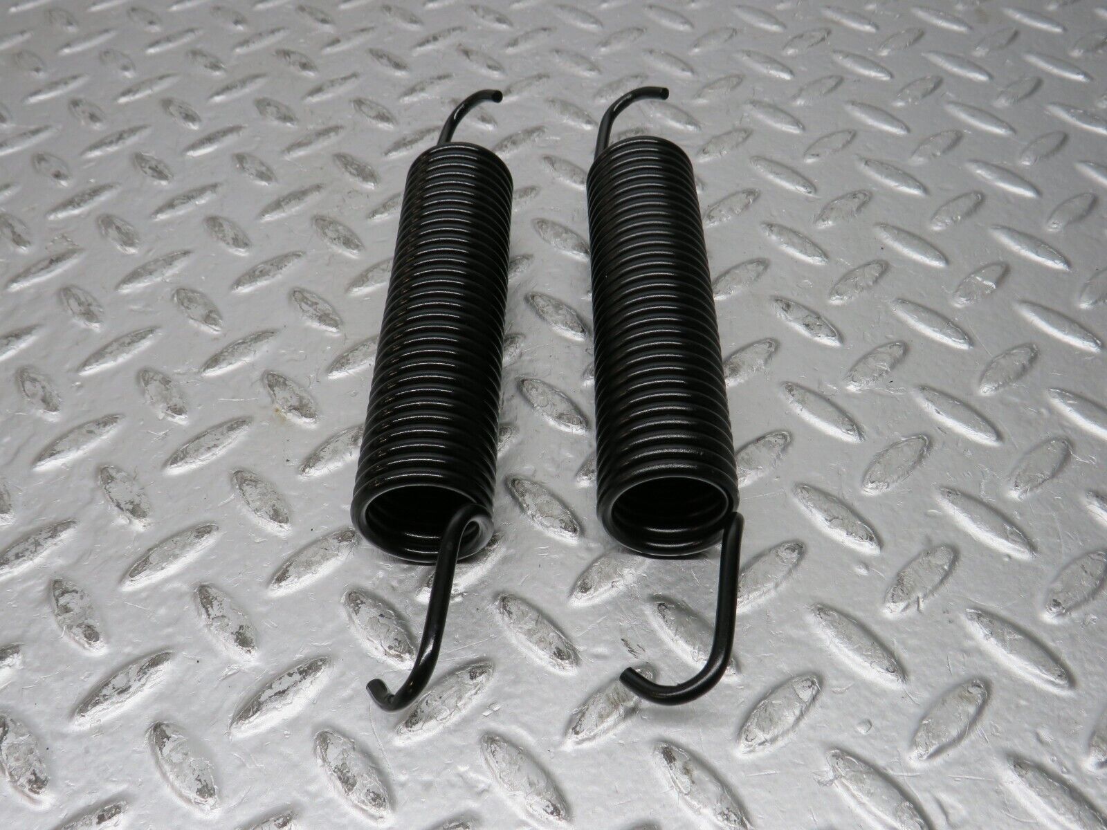 31992 Mercedes-Benz W123 230E Trunk Lid Hinge Spring Pair