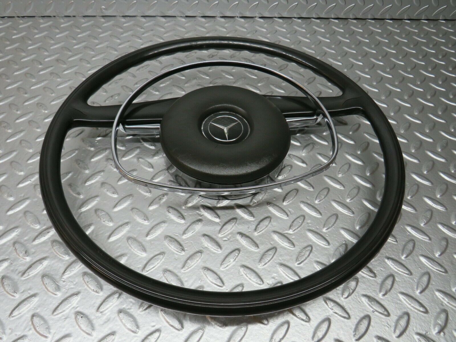 24529 Mercedes-Benz W108 Steering Wheel