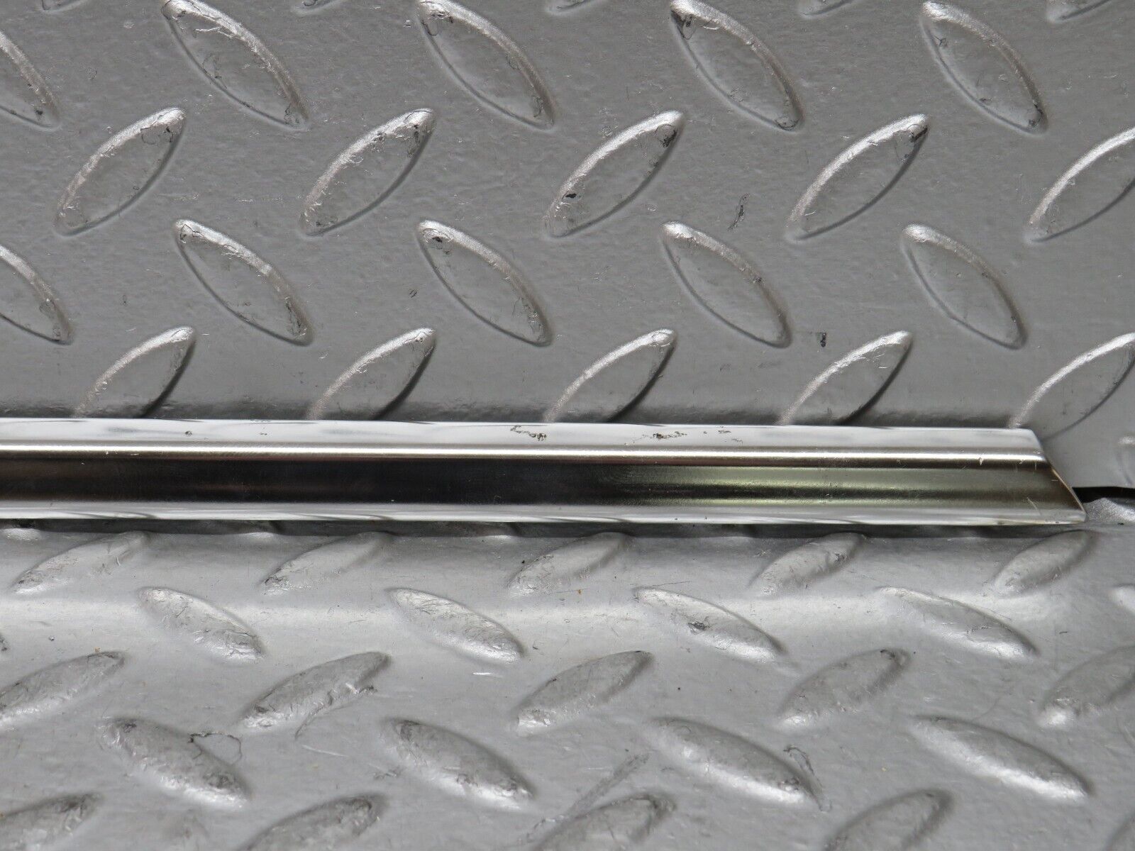 28471 Mercedes-Benz S123 240D Wagon Front Right Door Chrome Moulding Trim