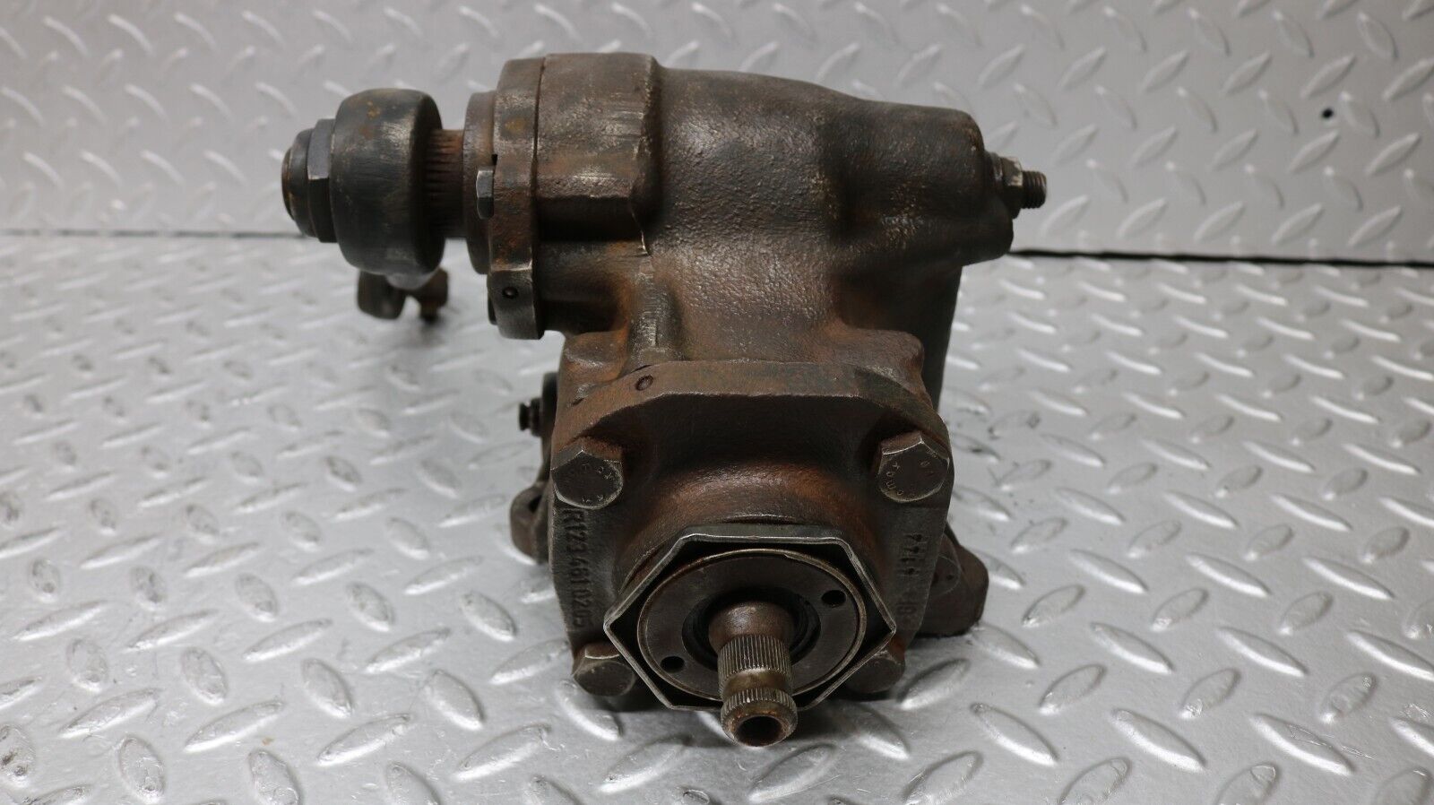 37199 Mercedes-Benz C126 420SEC Coupe Steering Box 1264610501