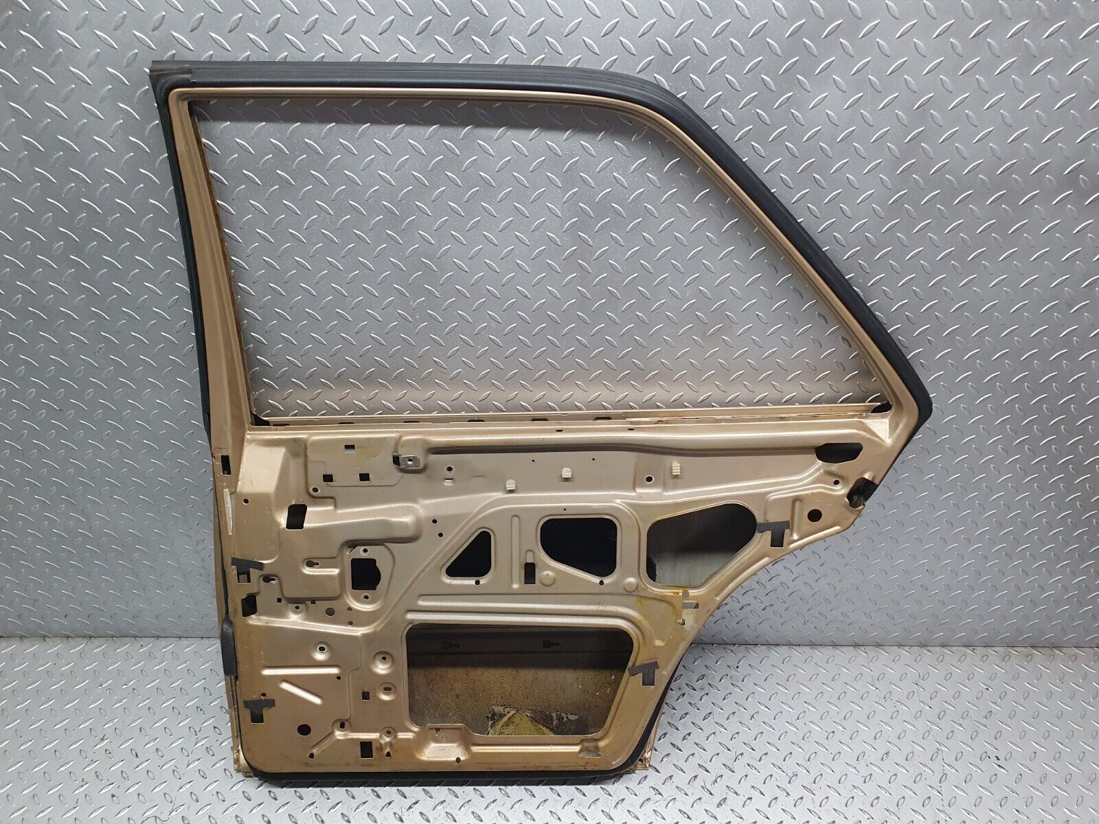 41369 Mercedes-Benz W124 200E Rear Right Door