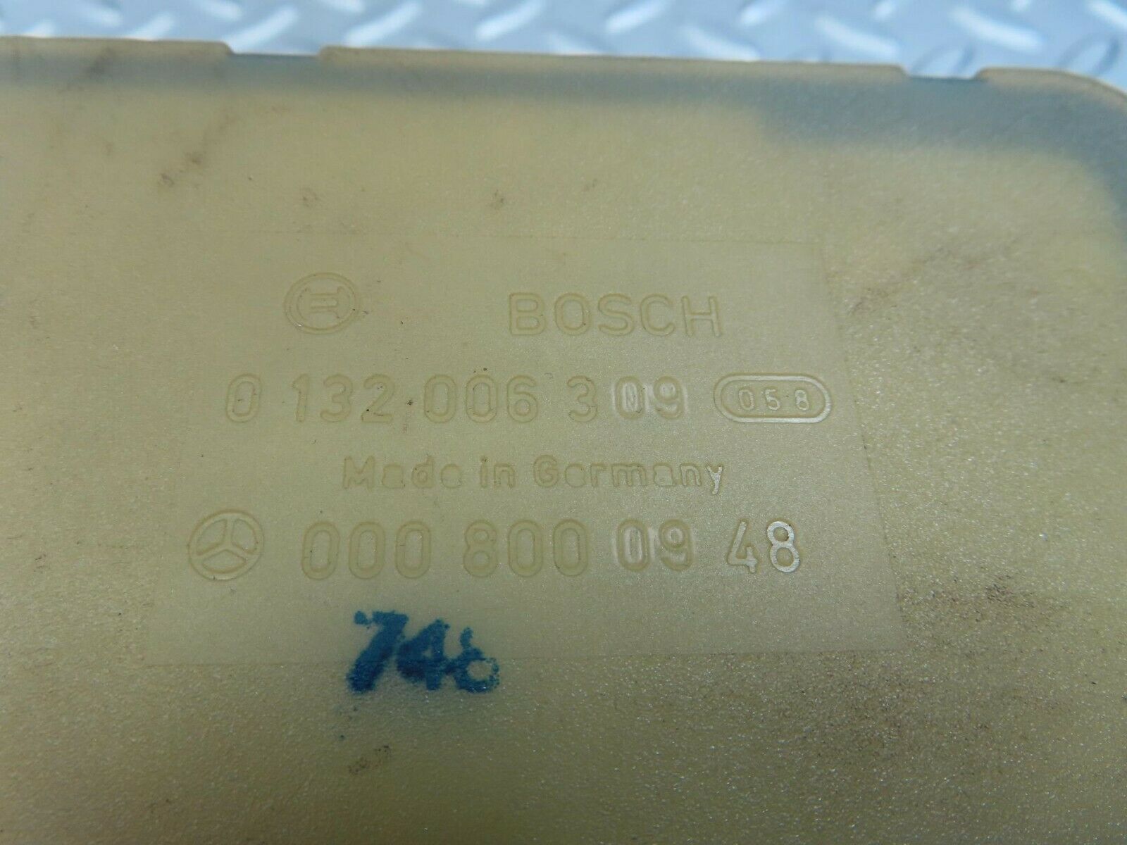 8317 Mercedes-Benz W201 Central Locking Pump 0008000948