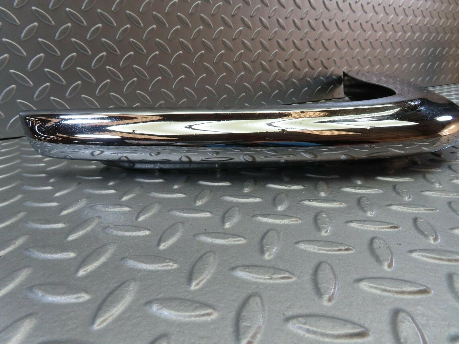 10607 Mercedes-Benz W108 Front Right Upper Bumper Corner