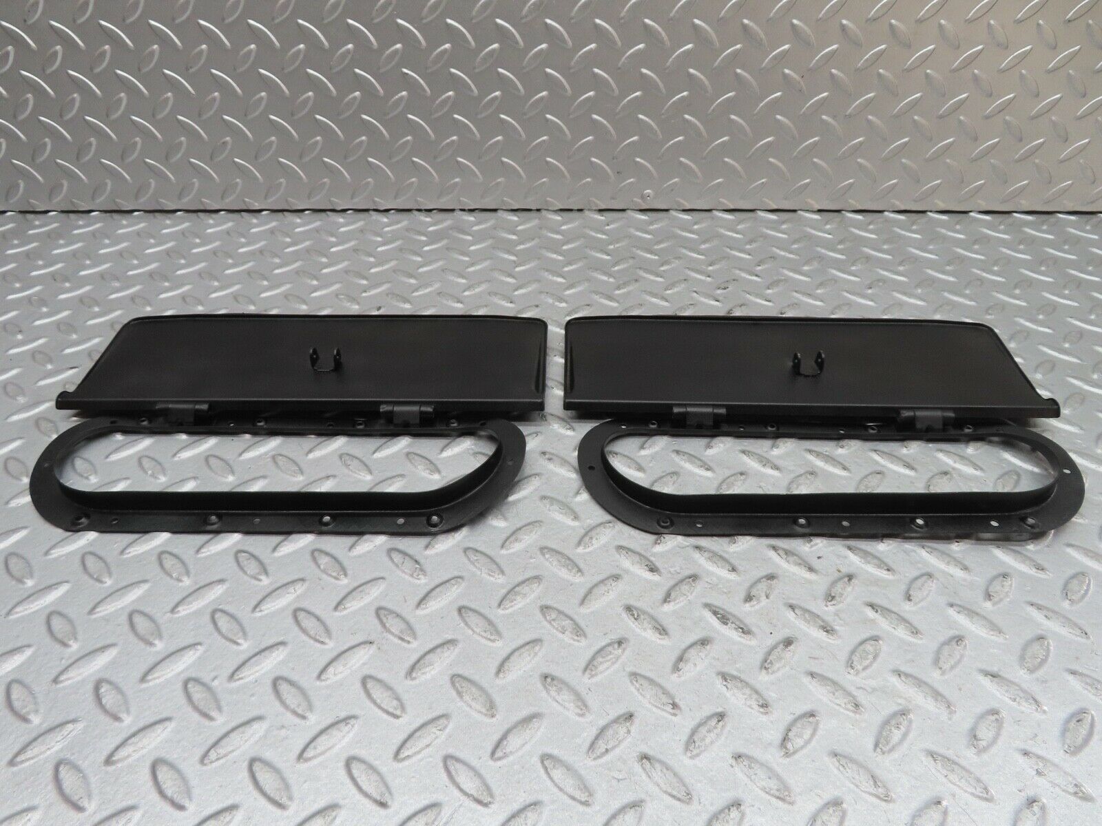 16806 Mercedes-Benz C107 380SLC Air Vent Door